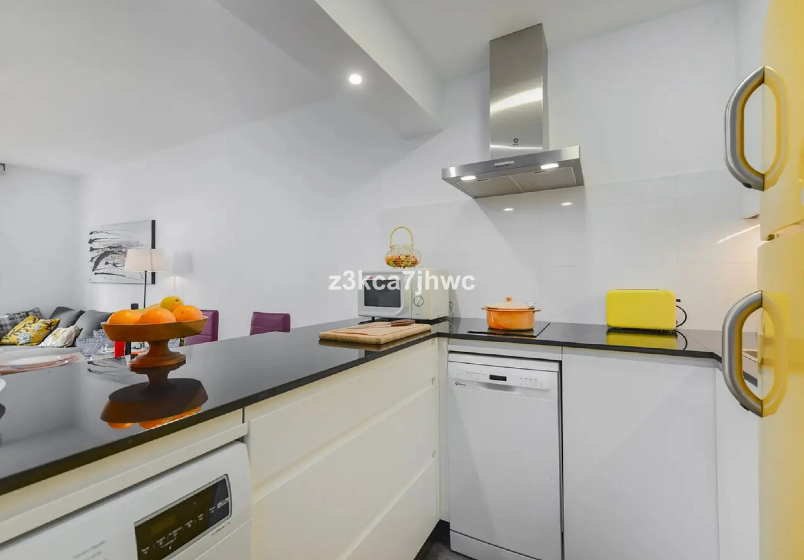 Apartment - Middle Floor Apartment в продаже в Estepona, Málaga. В доме 1 спален и 1 ванных комнат. Площадь дома 64 м²