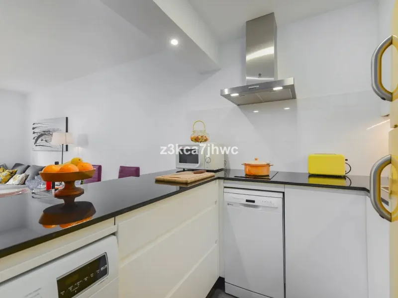 Apartment - Middle Floor Apartment в продаже в Estepona, Málaga. В доме 1 спален и 1 ванных комнат. Площадь дома 64 м²