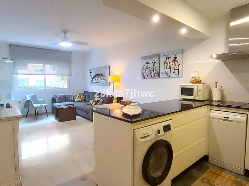 Apartment - Middle Floor Apartment в продаже в Estepona, Málaga. В доме 1 спален и 1 ванных комнат. Площадь дома 64 м²