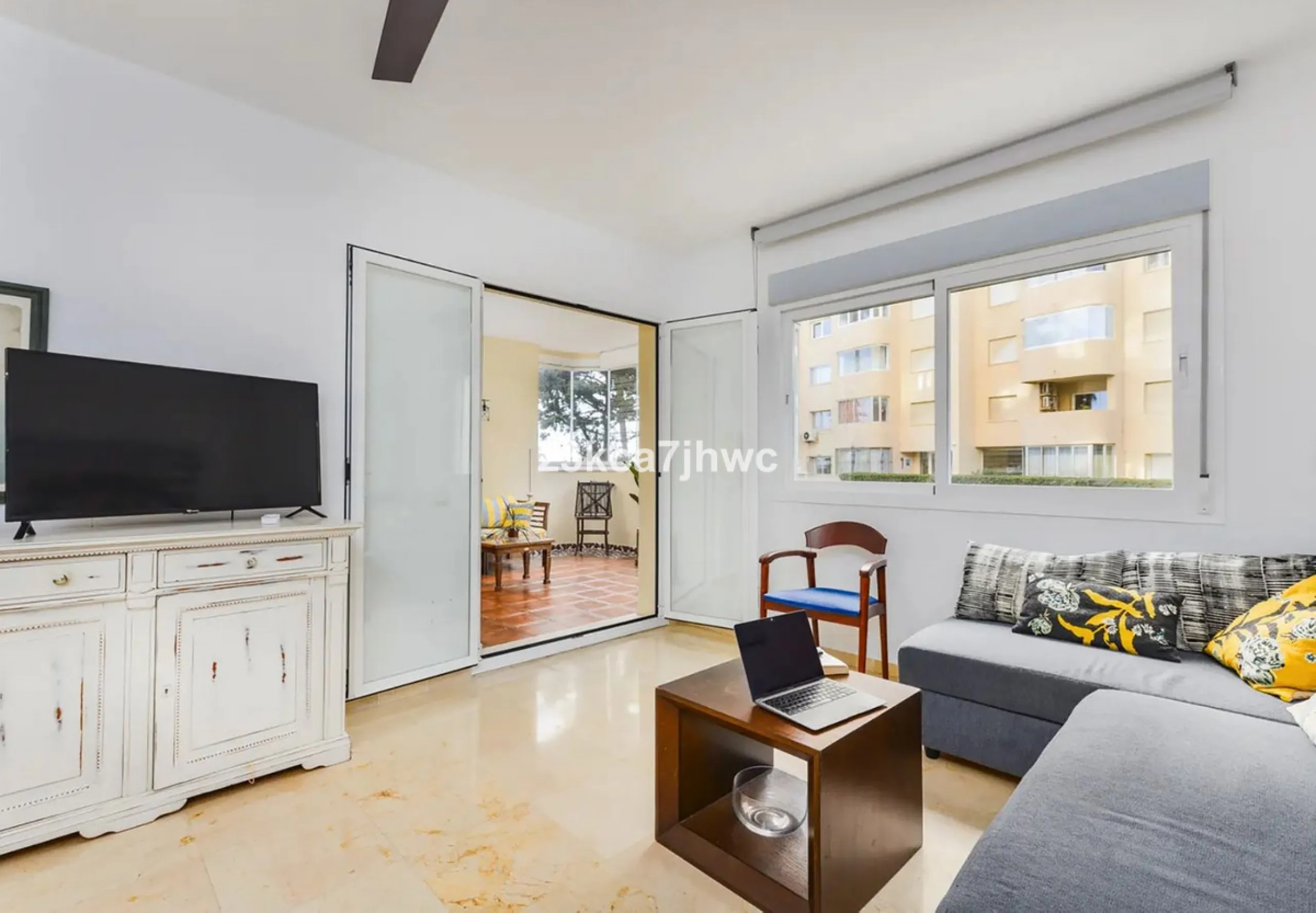 Apartment - Middle Floor Apartment в продаже в Estepona, Málaga. В доме 1 спален и 1 ванных комнат. Площадь дома 64 м²