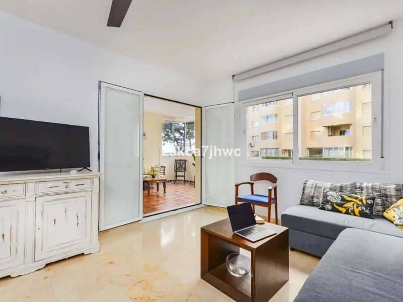 Apartment - Middle Floor Apartment в продаже в Estepona, Málaga. В доме 1 спален и 1 ванных комнат. Площадь дома 64 м²