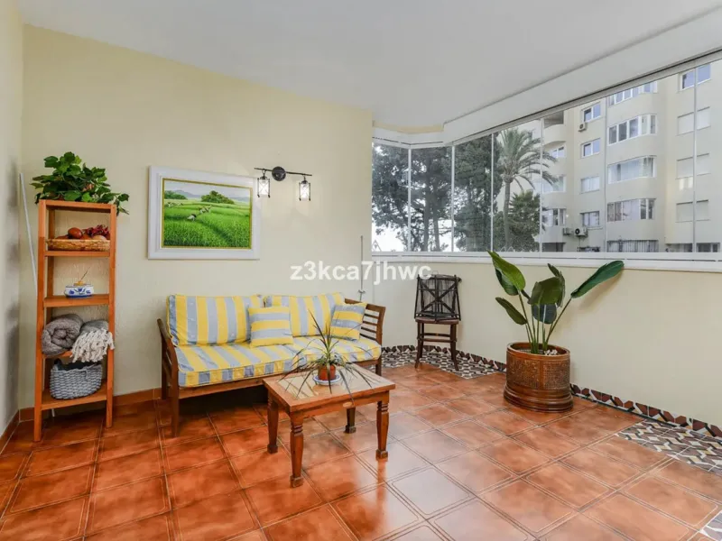 Apartment - Middle Floor Apartment в продаже в Estepona, Málaga. В доме 1 спален и 1 ванных комнат. Площадь дома 64 м²