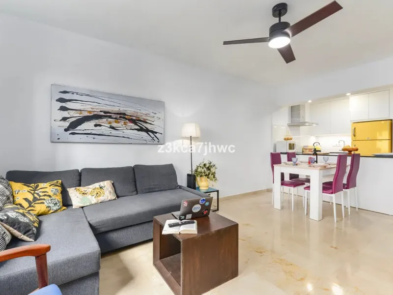 Apartment - Middle Floor Apartment в продаже в Estepona, Málaga. В доме 1 спален и 1 ванных комнат. Площадь дома 64 м²