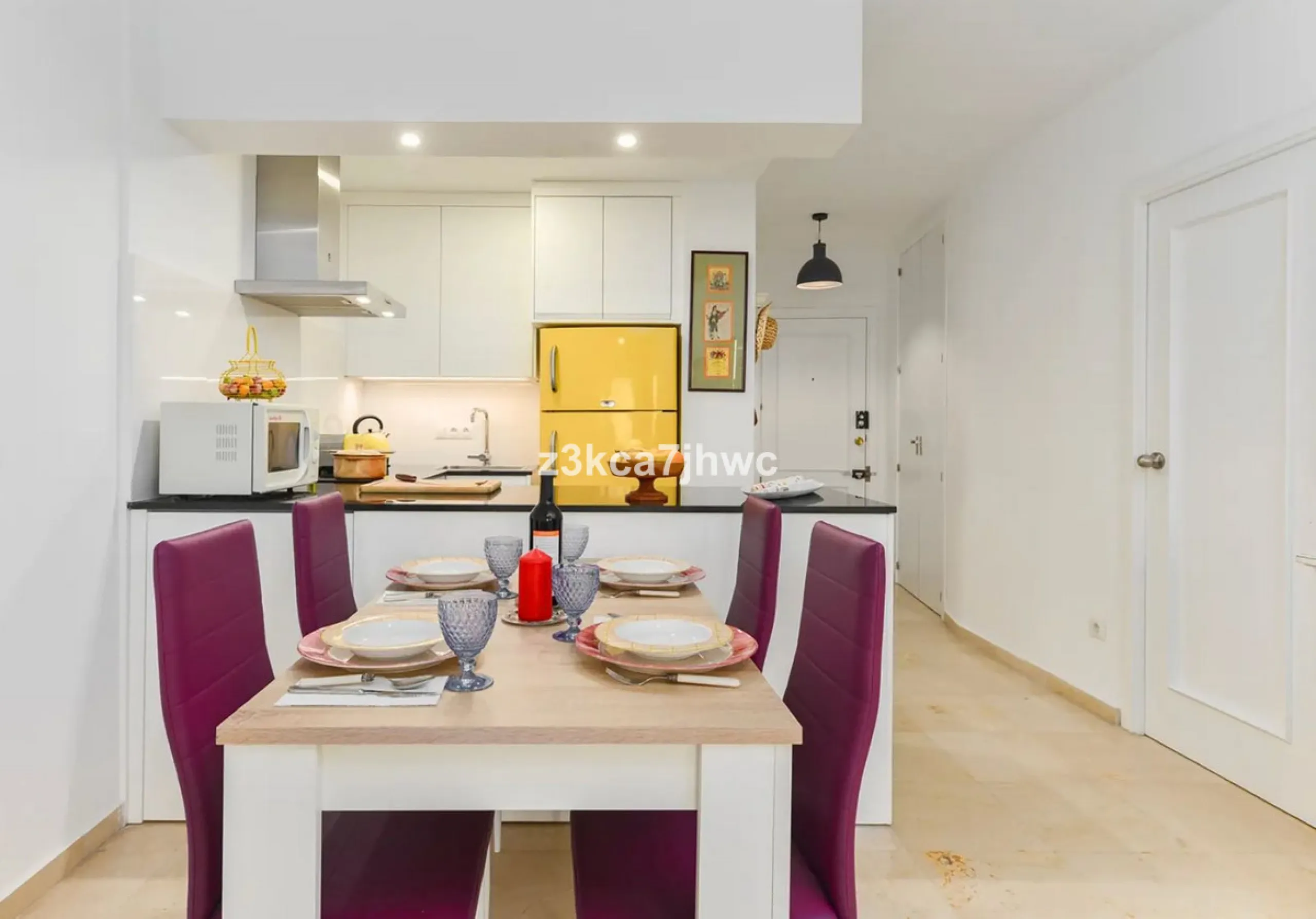 Apartment - Middle Floor Apartment в продаже в Estepona, Málaga. В доме 1 спален и 1 ванных комнат. Площадь дома 64 м²