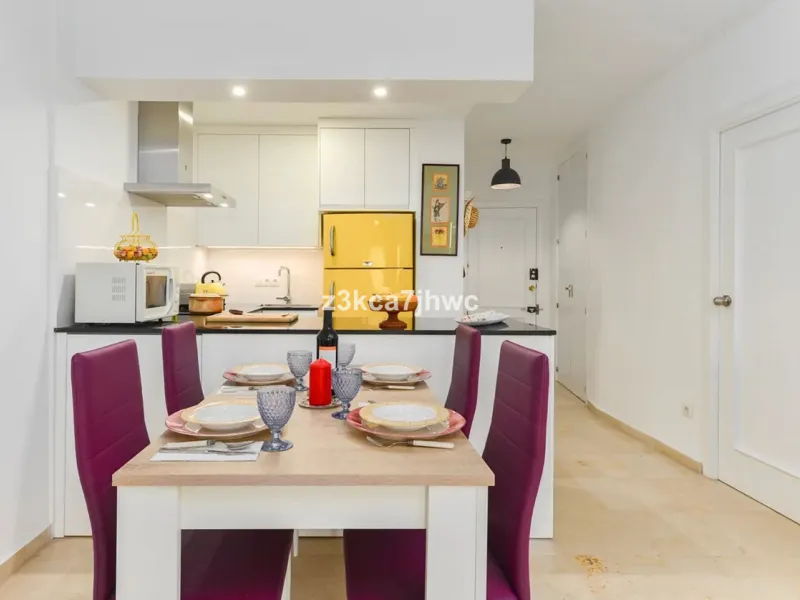 Apartment - Middle Floor Apartment в продаже в Estepona, Málaga. В доме 1 спален и 1 ванных комнат. Площадь дома 64 м²