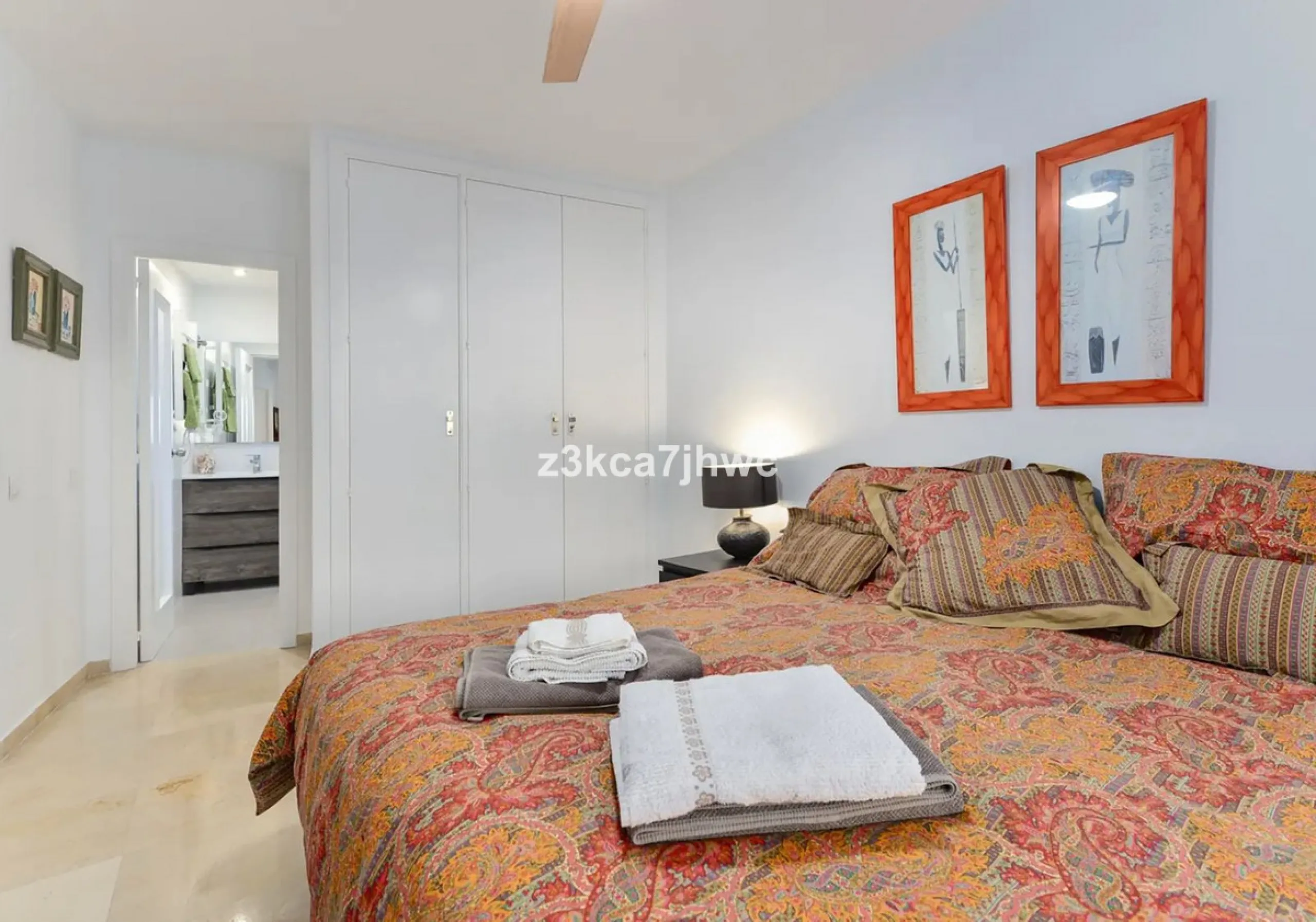Apartment - Middle Floor Apartment в продаже в Estepona, Málaga. В доме 1 спален и 1 ванных комнат. Площадь дома 64 м²