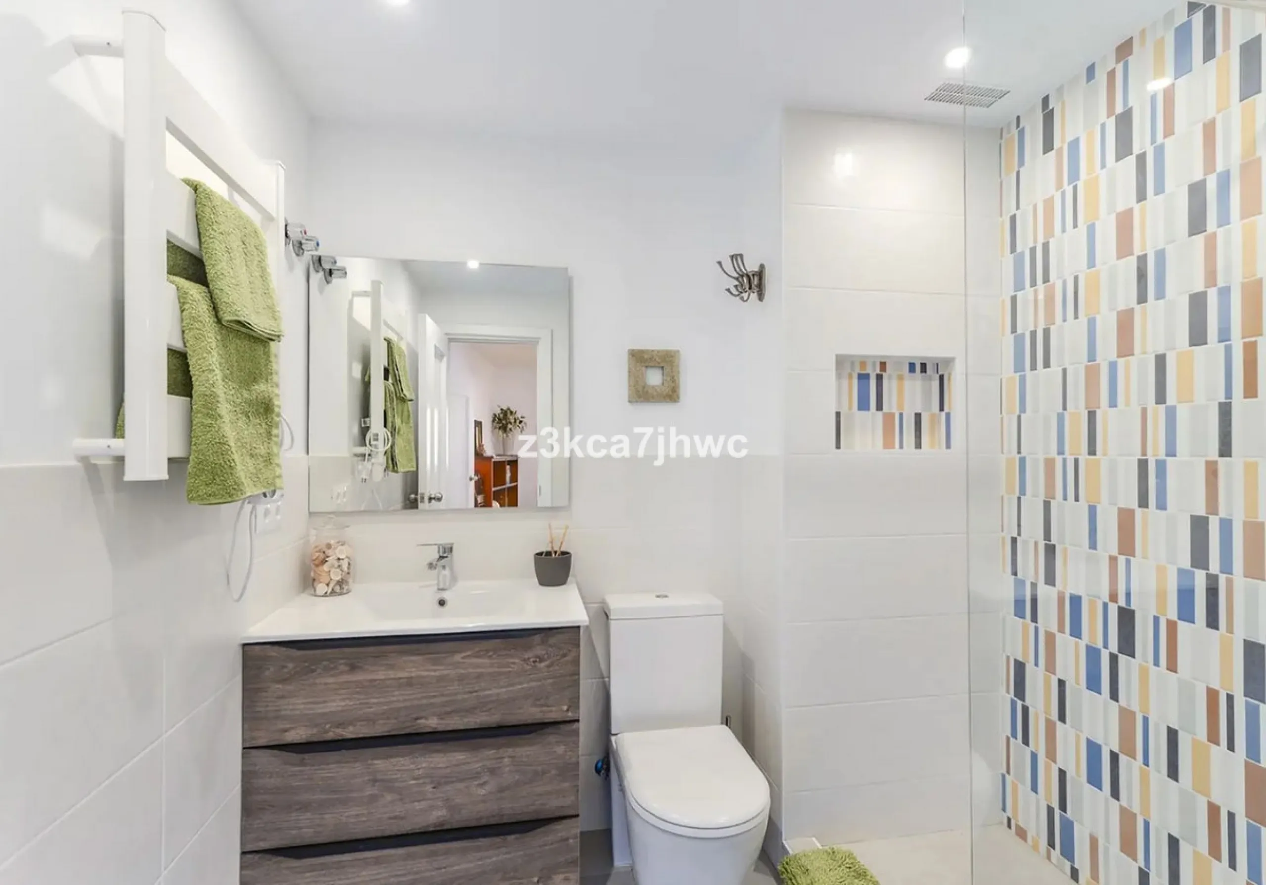 Apartment - Middle Floor Apartment в продаже в Estepona, Málaga. В доме 1 спален и 1 ванных комнат. Площадь дома 64 м²