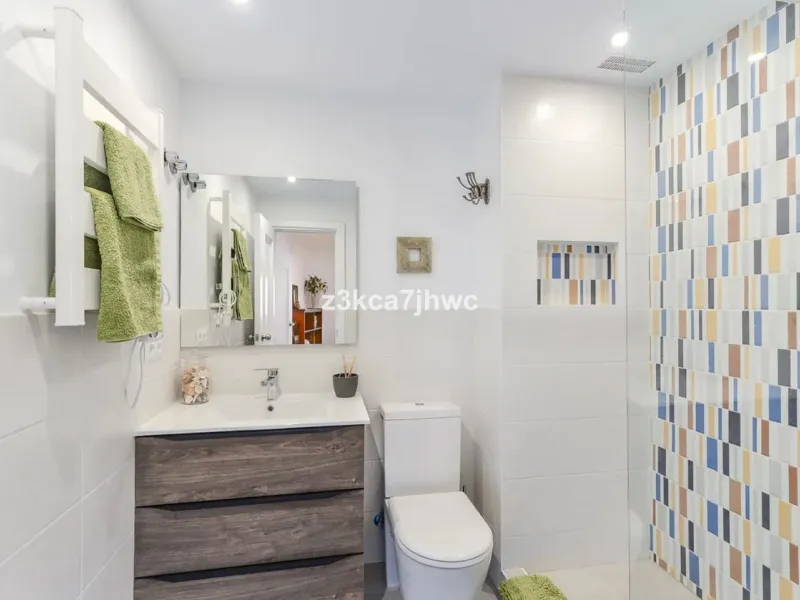 Apartment - Middle Floor Apartment в продаже в Estepona, Málaga. В доме 1 спален и 1 ванных комнат. Площадь дома 64 м²