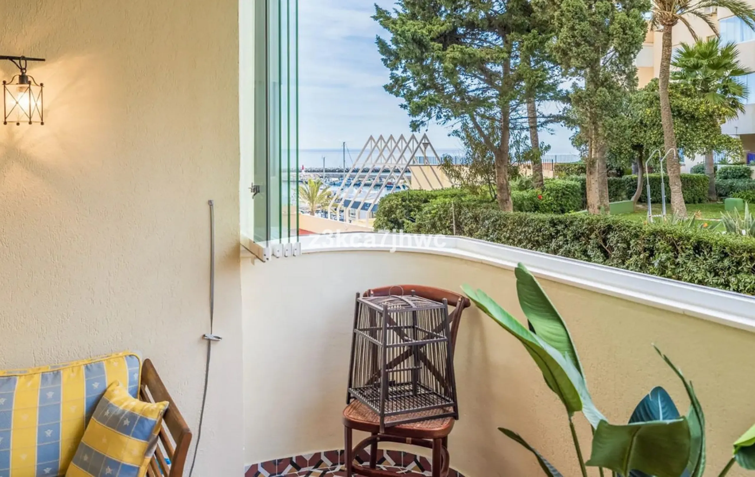 Apartment - Middle Floor Apartment в продаже в Estepona, Málaga. В доме 1 спален и 1 ванных комнат. Площадь дома 64 м²