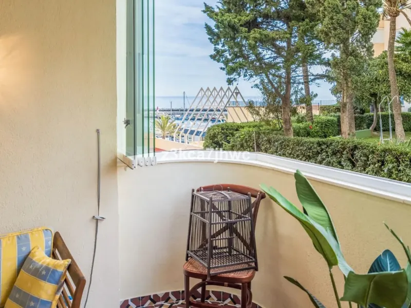 Apartment - Middle Floor Apartment в продаже в Estepona, Málaga. В доме 1 спален и 1 ванных комнат. Площадь дома 64 м²