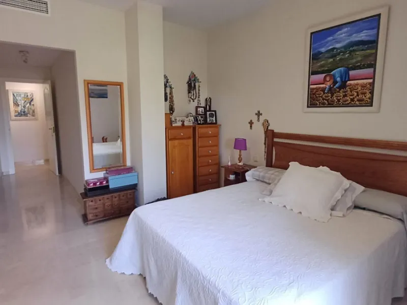 Spacious and bright apartment on the first line of Guadalmina Alta Golf.