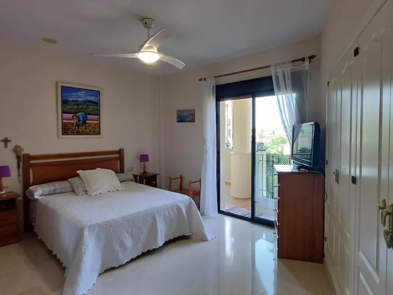 Spacious and bright apartment on the first line of Guadalmina Alta Golf.