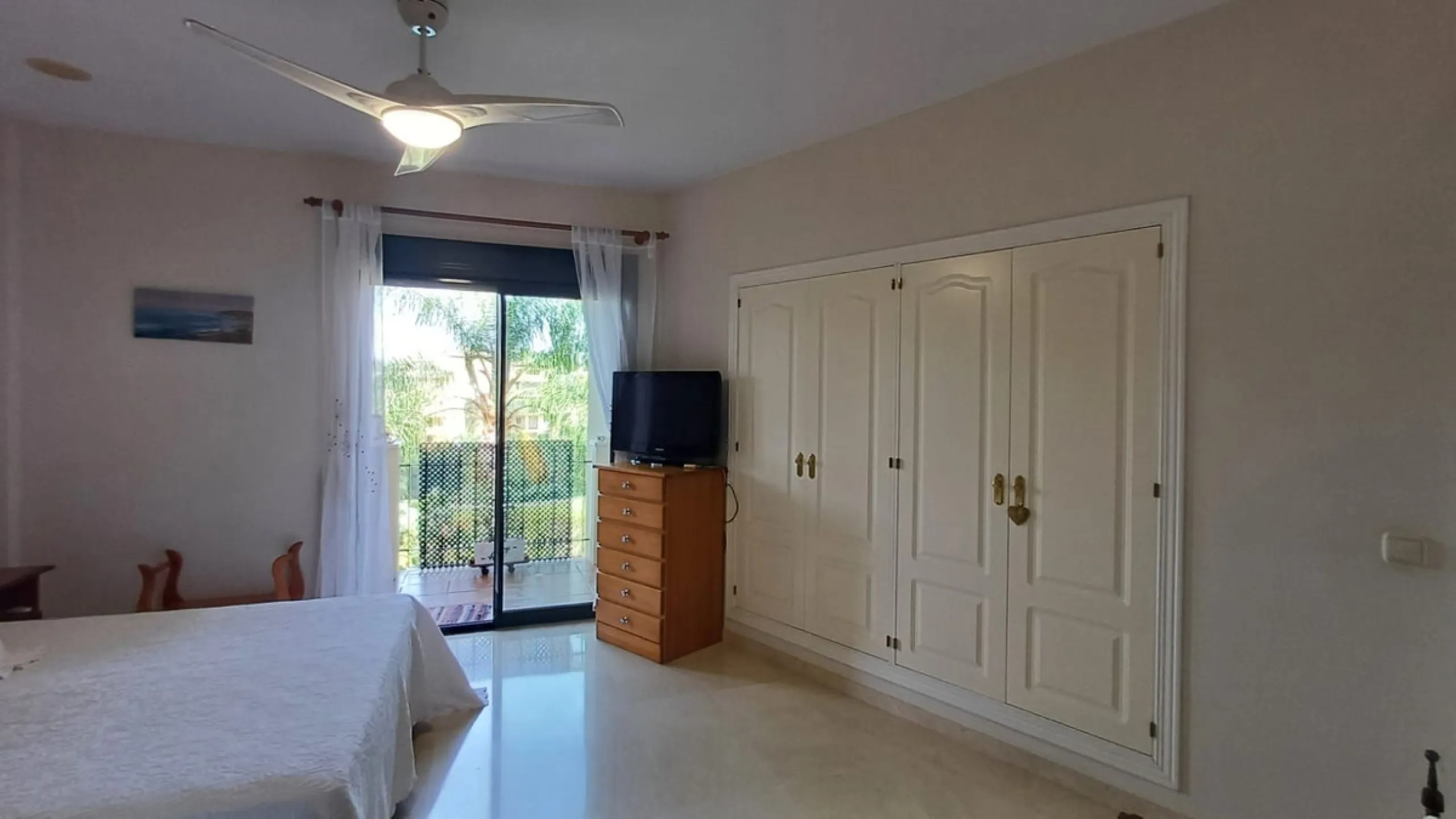 Spacious and bright apartment on the first line of Guadalmina Alta Golf.