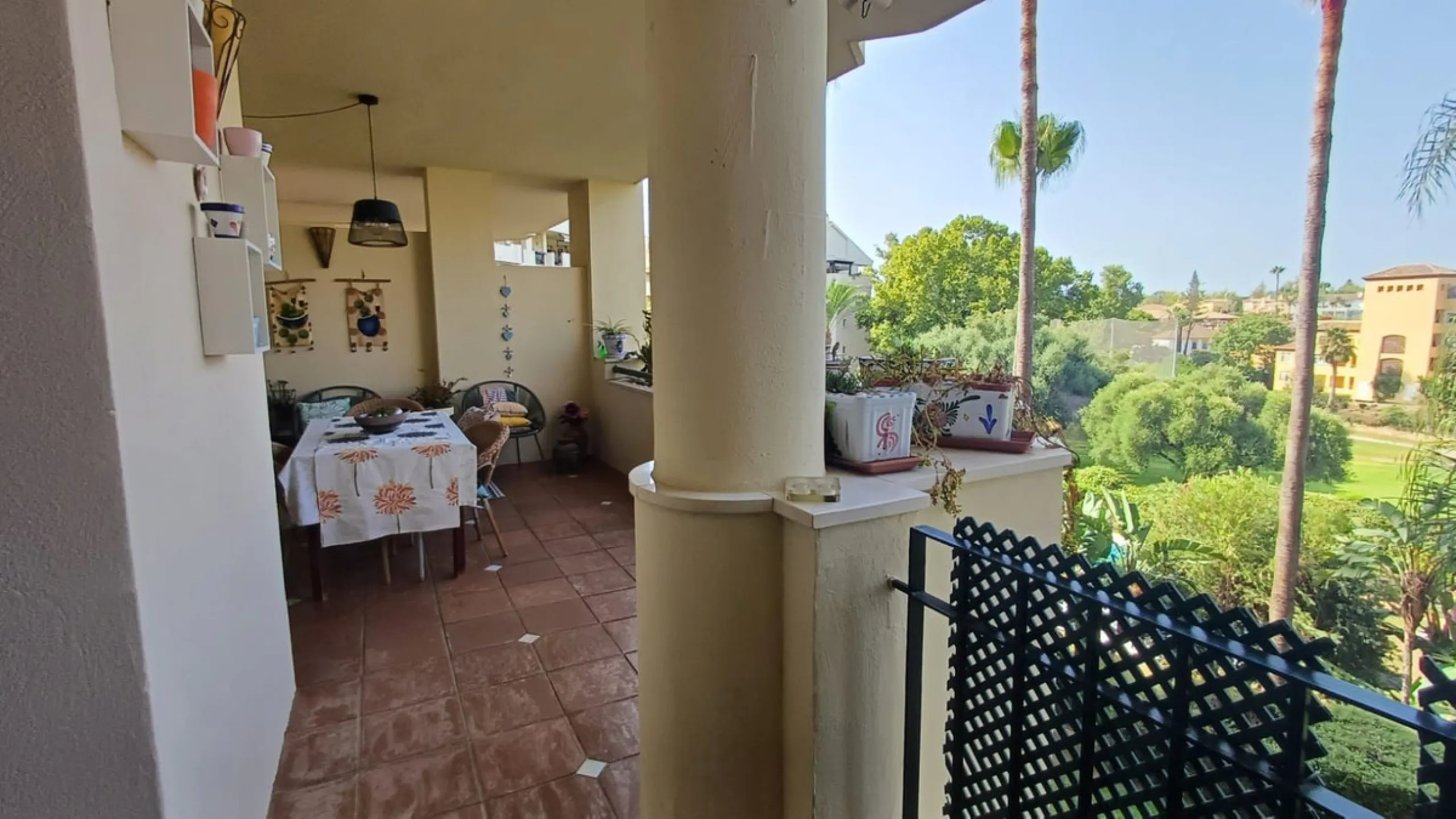 Spacious and bright apartment on the first line of Guadalmina Alta Golf.