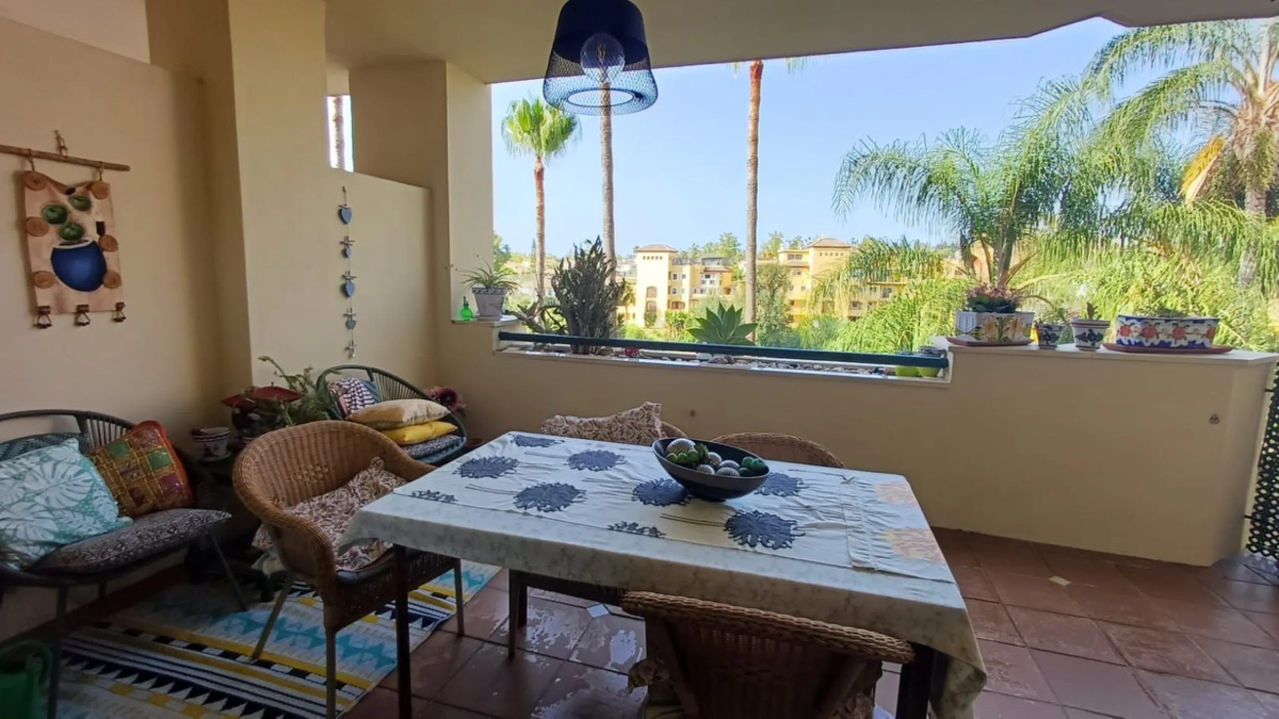 Spacious and bright apartment on the first line of Guadalmina Alta Golf.