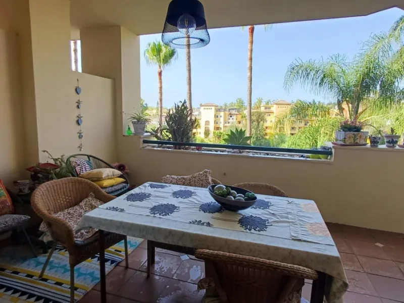 Spacious and bright apartment on the first line of Guadalmina Alta Golf.