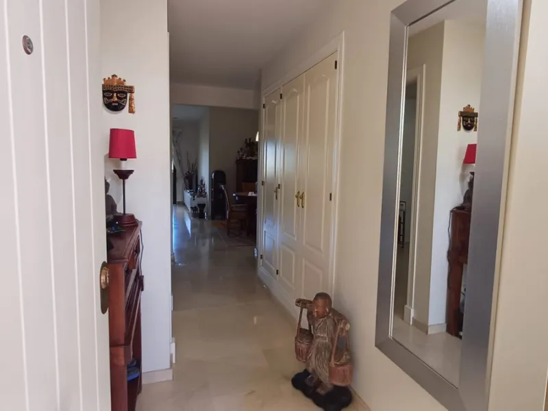 Spacious and bright apartment on the first line of Guadalmina Alta Golf.
