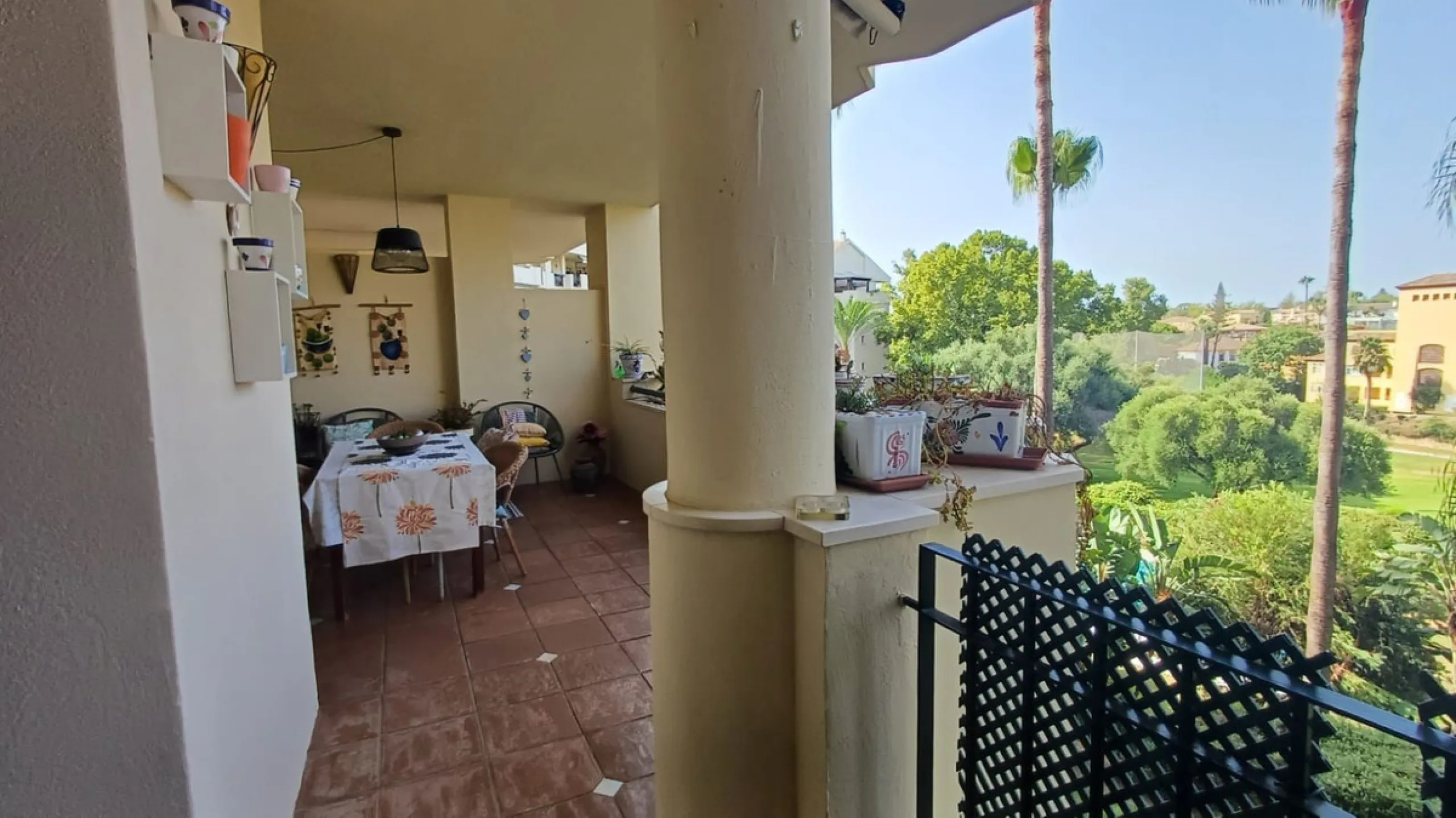 Spacious and bright apartment on the first line of Guadalmina Alta Golf.