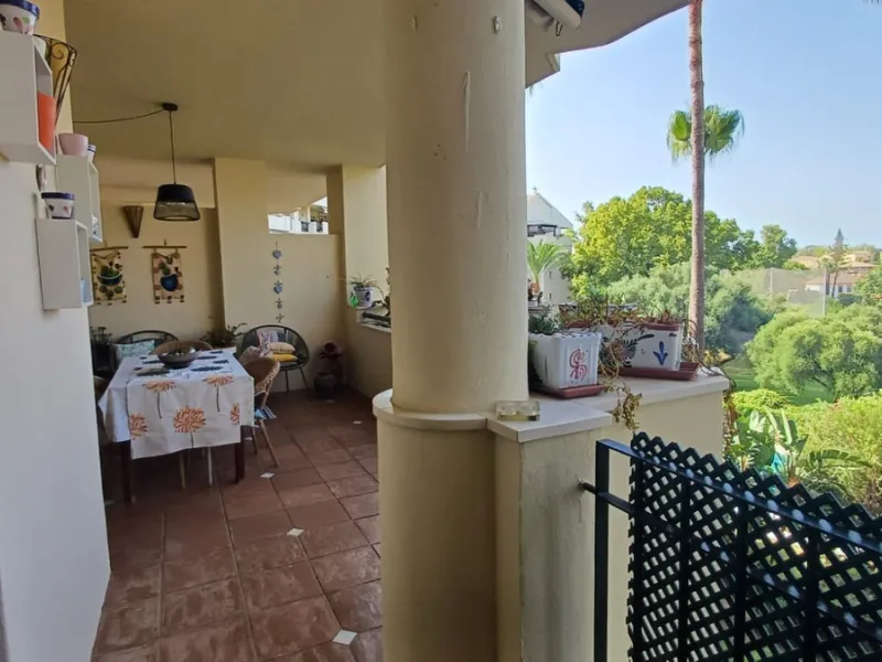 Spacious and bright apartment on the first line of Guadalmina Alta Golf.