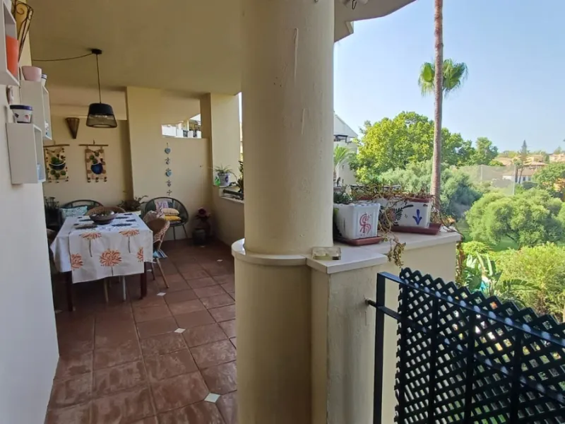 Spacious and bright apartment on the first line of Guadalmina Alta Golf.