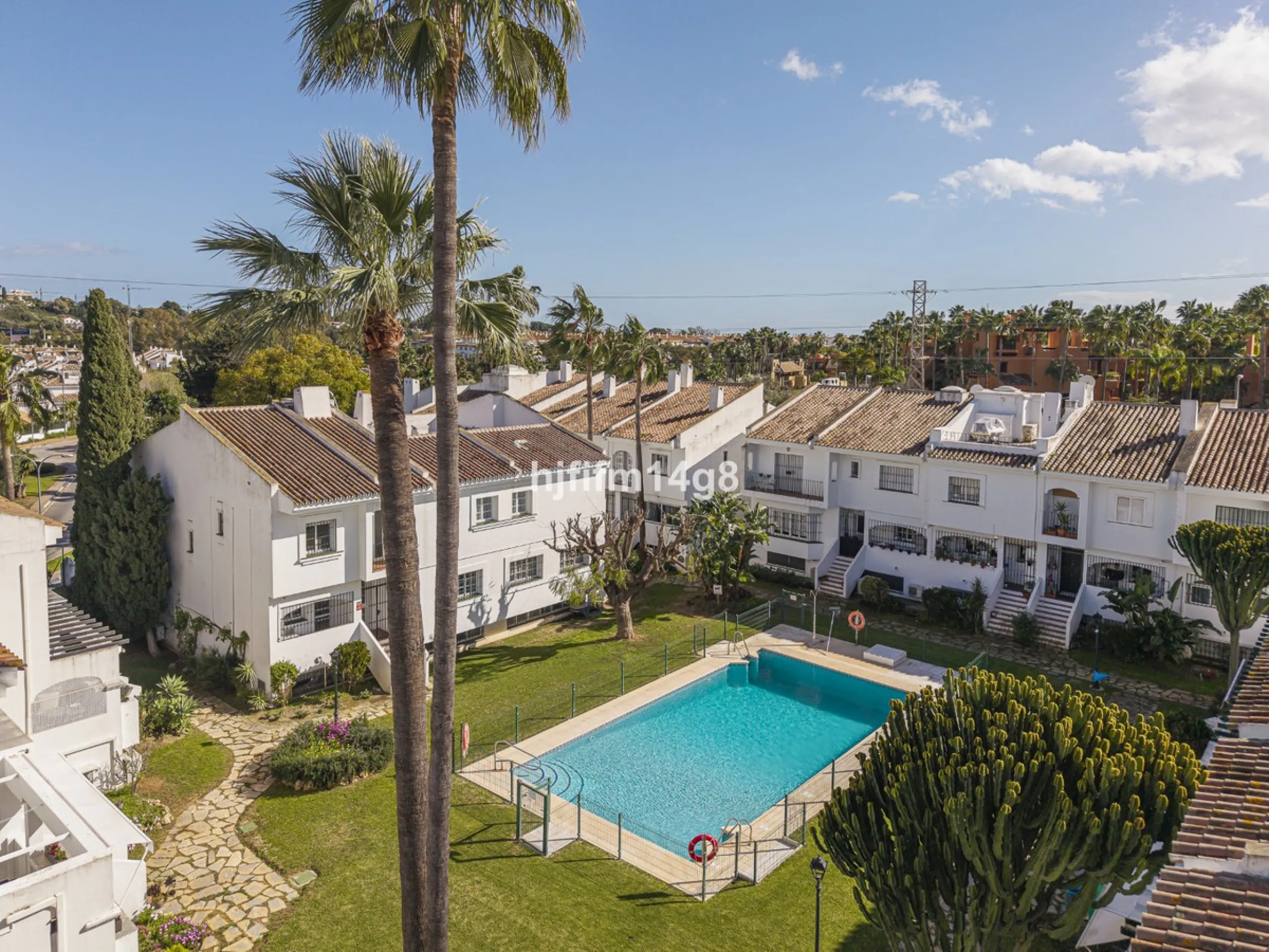 We are delighted to present this stunning, fully refurbished 4-bedroom townhouse located in the sought-after San Javier urbanisation in Nueva Andalucía, within the prestigious Marbella area. Set in a charming and very intimate residential community of jus