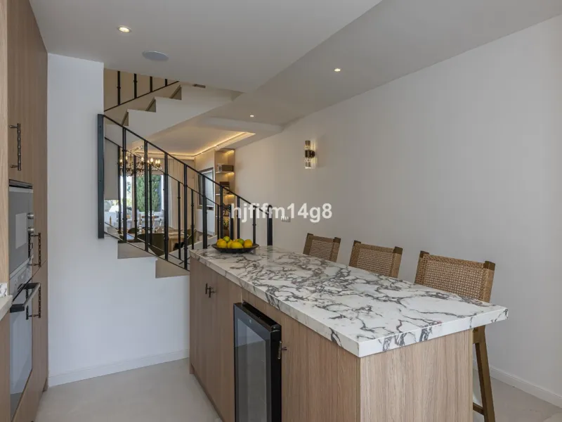 We are delighted to present this stunning, fully refurbished 4-bedroom townhouse located in the sought-after San Javier urbanisation in Nueva Andalucía, within the prestigious Marbella area. Set in a charming and very intimate residential community of jus