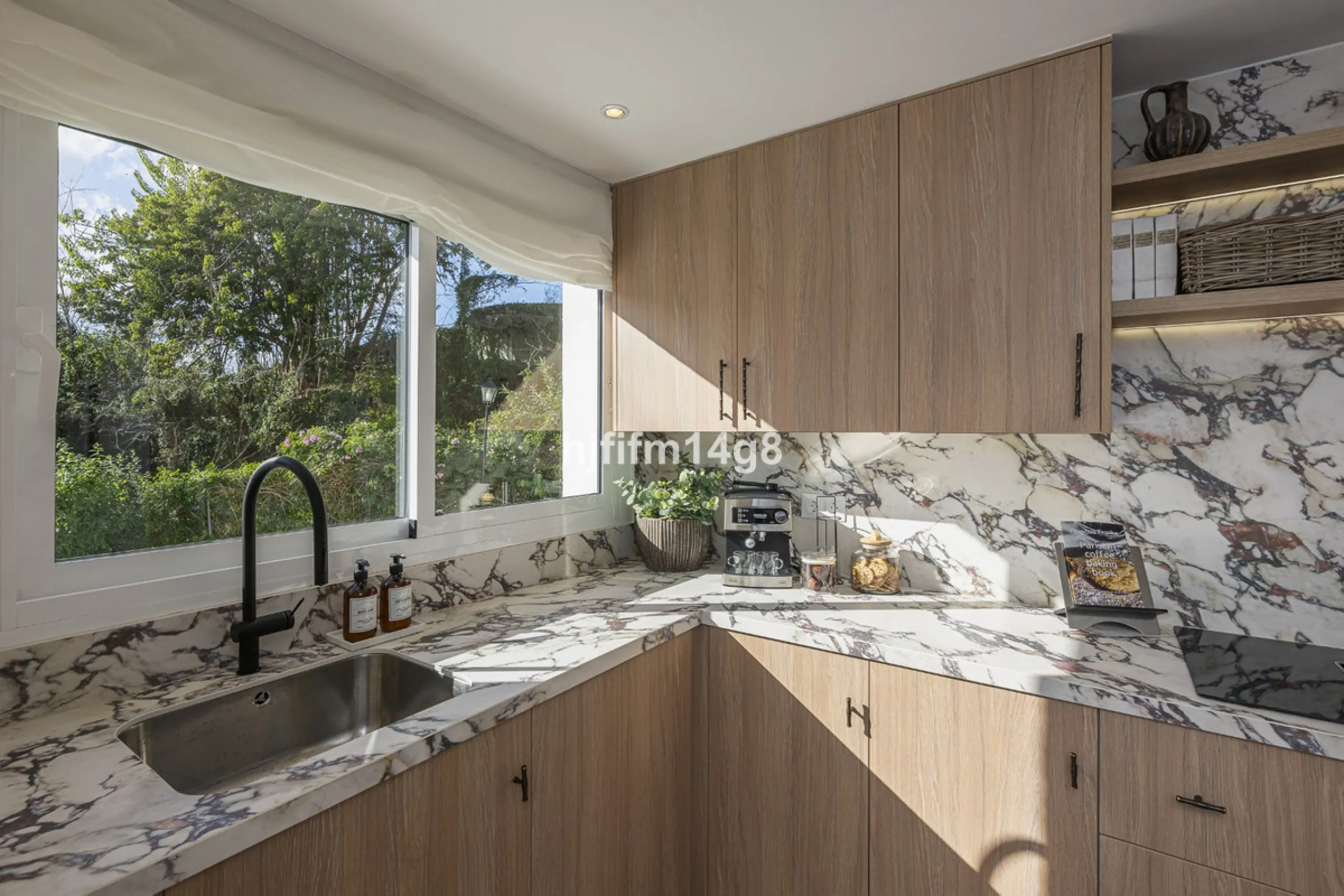 We are delighted to present this stunning, fully refurbished 4-bedroom townhouse located in the sought-after San Javier urbanisation in Nueva Andalucía, within the prestigious Marbella area. Set in a charming and very intimate residential community of jus