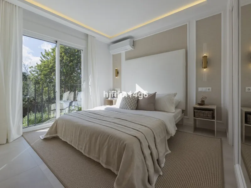 We are delighted to present this stunning, fully refurbished 4-bedroom townhouse located in the sought-after San Javier urbanisation in Nueva Andalucía, within the prestigious Marbella area. Set in a charming and very intimate residential community of jus