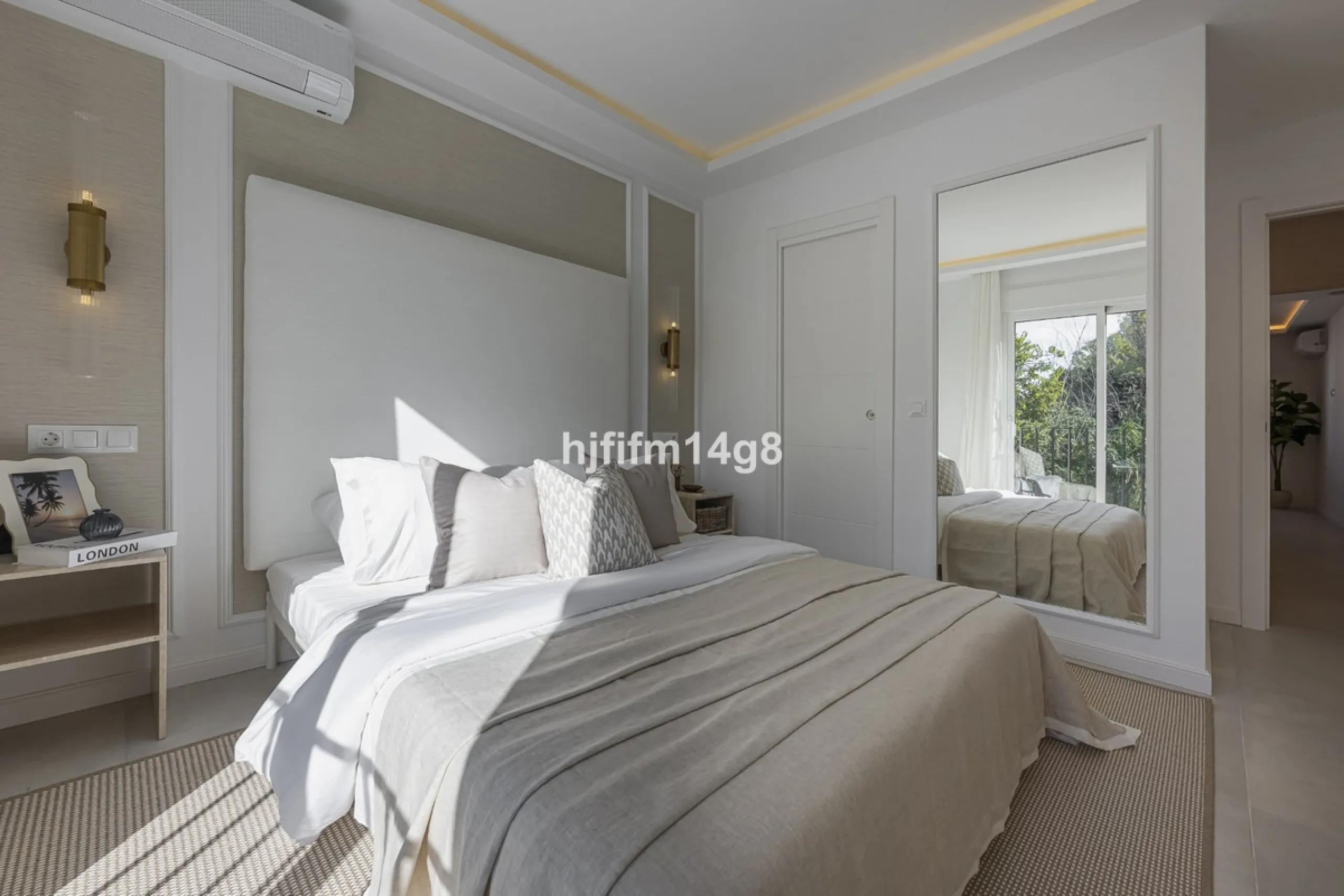We are delighted to present this stunning, fully refurbished 4-bedroom townhouse located in the sought-after San Javier urbanisation in Nueva Andalucía, within the prestigious Marbella area. Set in a charming and very intimate residential community of jus