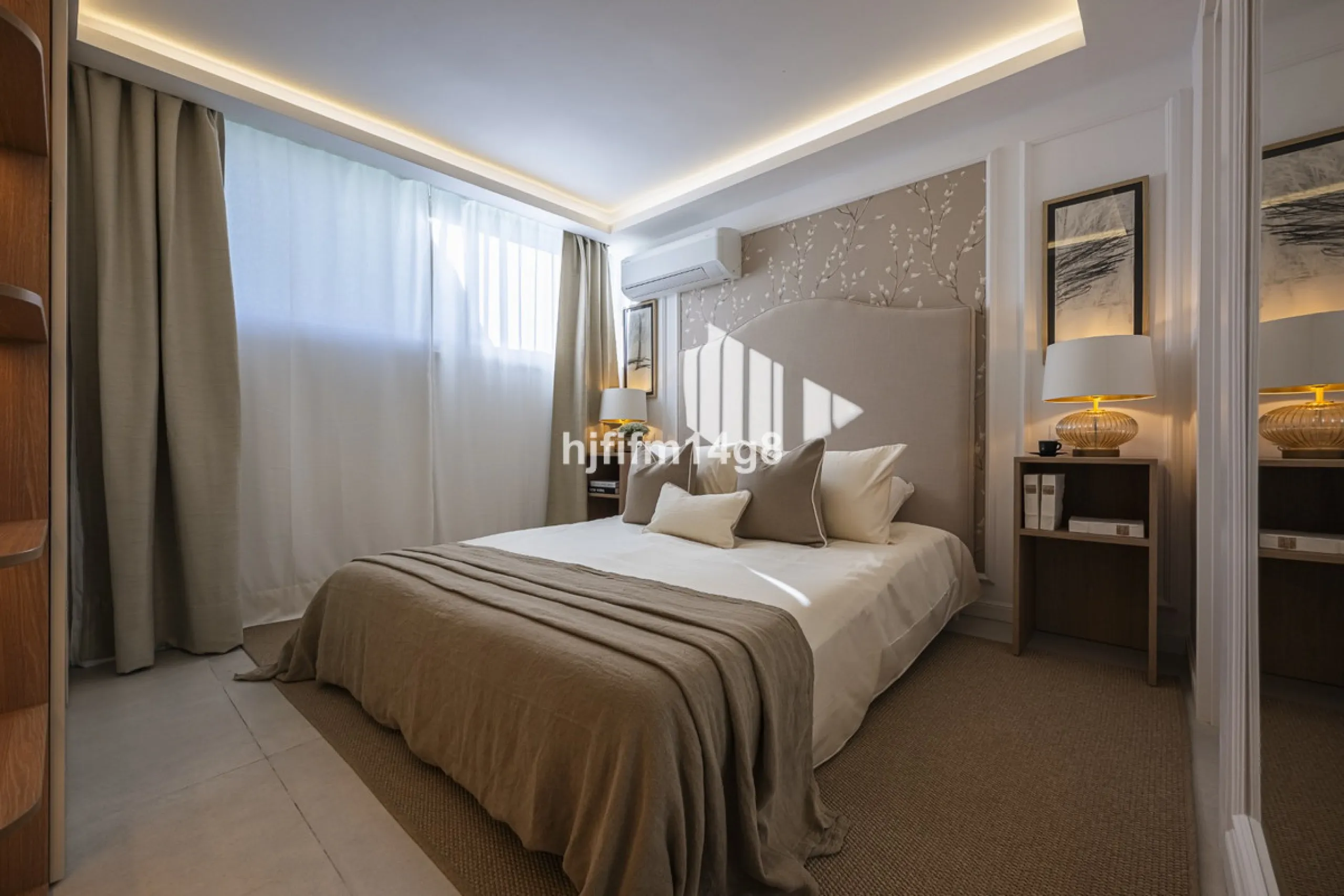 We are delighted to present this stunning, fully refurbished 4-bedroom townhouse located in the sought-after San Javier urbanisation in Nueva Andalucía, within the prestigious Marbella area. Set in a charming and very intimate residential community of jus