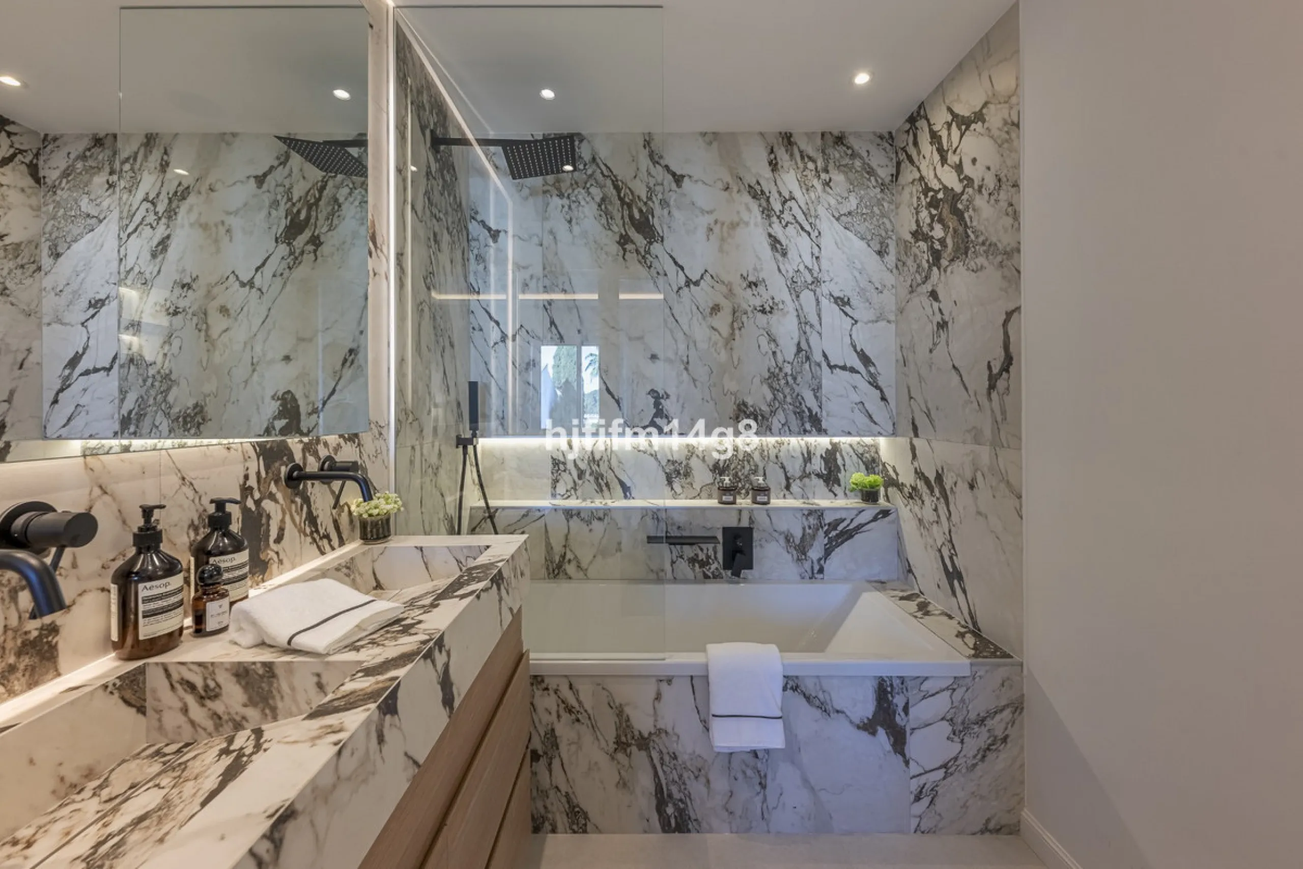 We are delighted to present this stunning, fully refurbished 4-bedroom townhouse located in the sought-after San Javier urbanisation in Nueva Andalucía, within the prestigious Marbella area. Set in a charming and very intimate residential community of jus