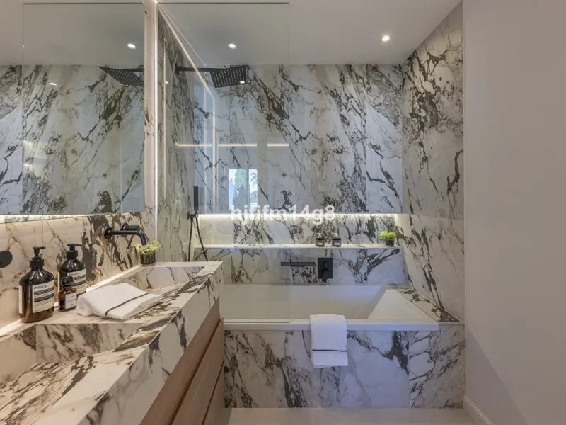 We are delighted to present this stunning, fully refurbished 4-bedroom townhouse located in the sought-after San Javier urbanisation in Nueva Andalucía, within the prestigious Marbella area. Set in a charming and very intimate residential community of jus