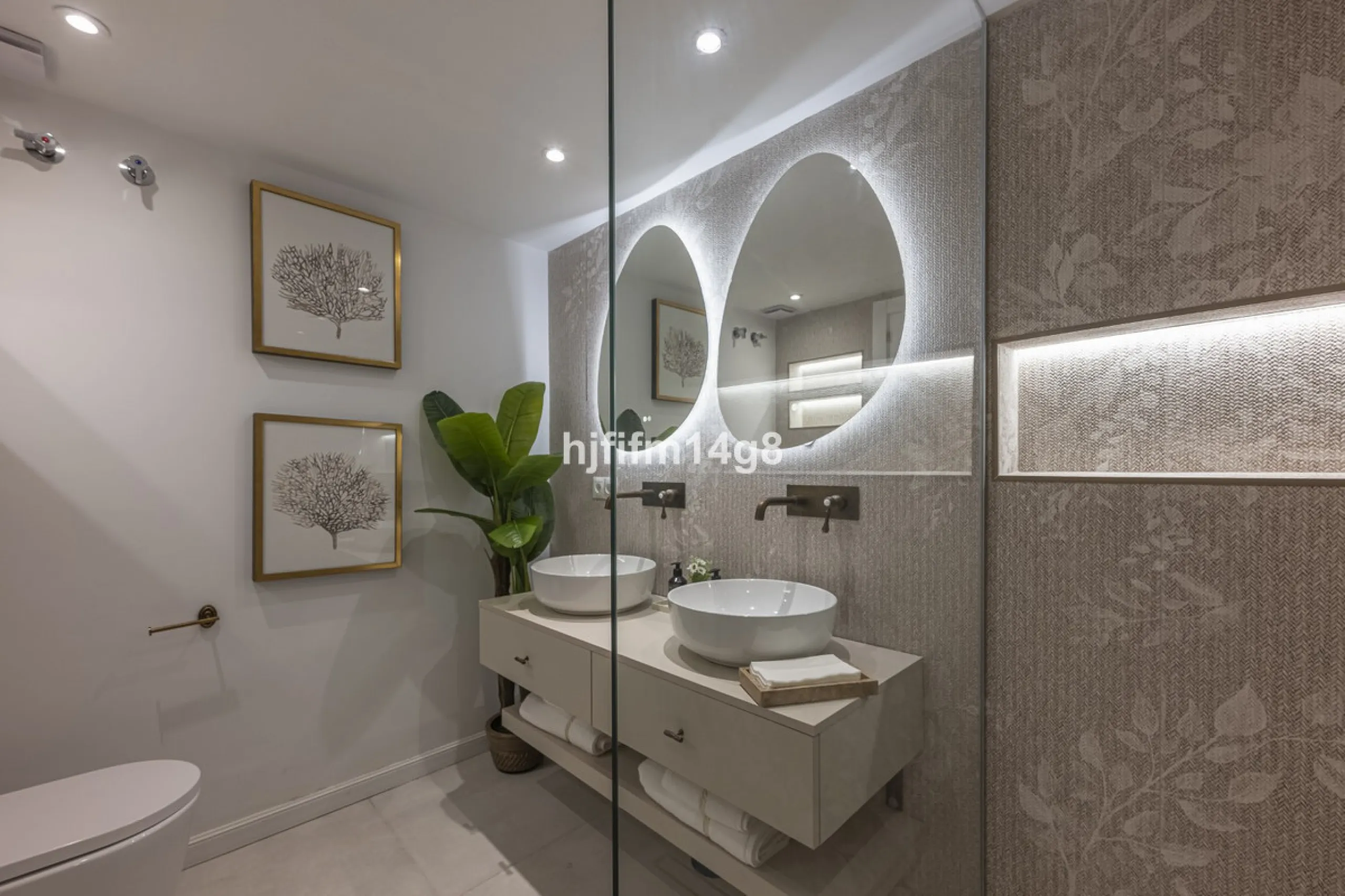 We are delighted to present this stunning, fully refurbished 4-bedroom townhouse located in the sought-after San Javier urbanisation in Nueva Andalucía, within the prestigious Marbella area. Set in a charming and very intimate residential community of jus