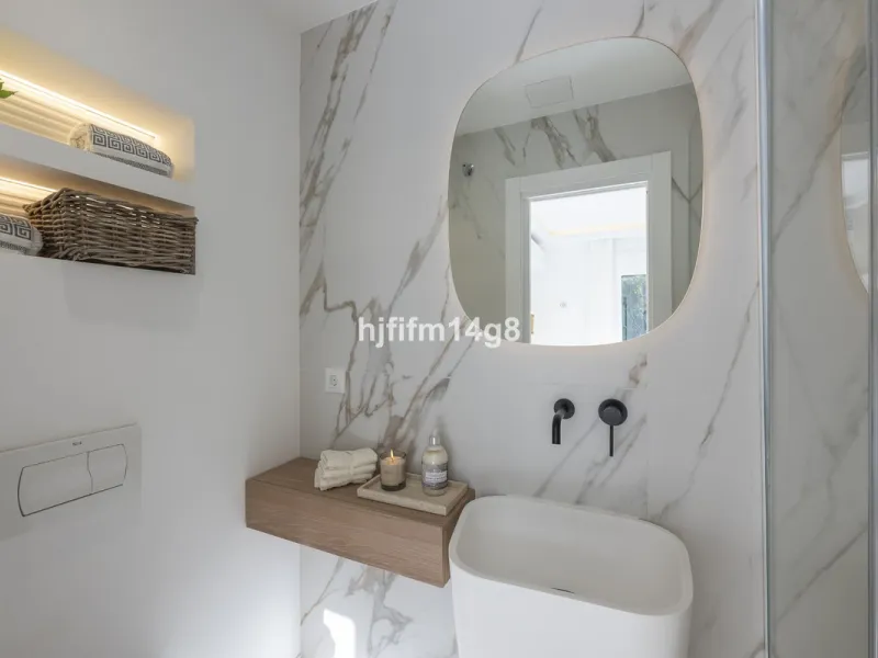 We are delighted to present this stunning, fully refurbished 4-bedroom townhouse located in the sought-after San Javier urbanisation in Nueva Andalucía, within the prestigious Marbella area. Set in a charming and very intimate residential community of jus