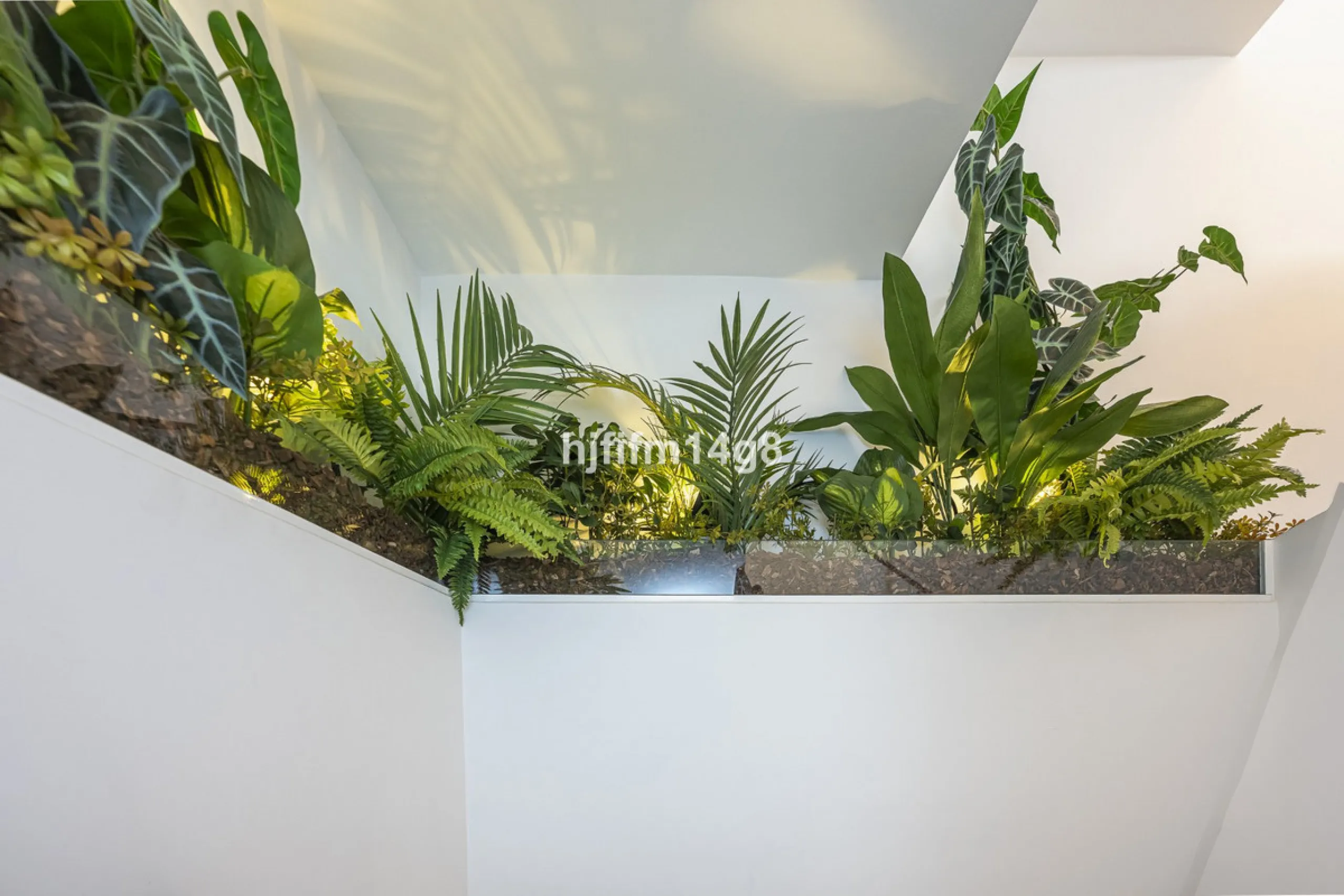 We are delighted to present this stunning, fully refurbished 4-bedroom townhouse located in the sought-after San Javier urbanisation in Nueva Andalucía, within the prestigious Marbella area. Set in a charming and very intimate residential community of jus