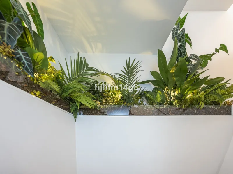 We are delighted to present this stunning, fully refurbished 4-bedroom townhouse located in the sought-after San Javier urbanisation in Nueva Andalucía, within the prestigious Marbella area. Set in a charming and very intimate residential community of jus