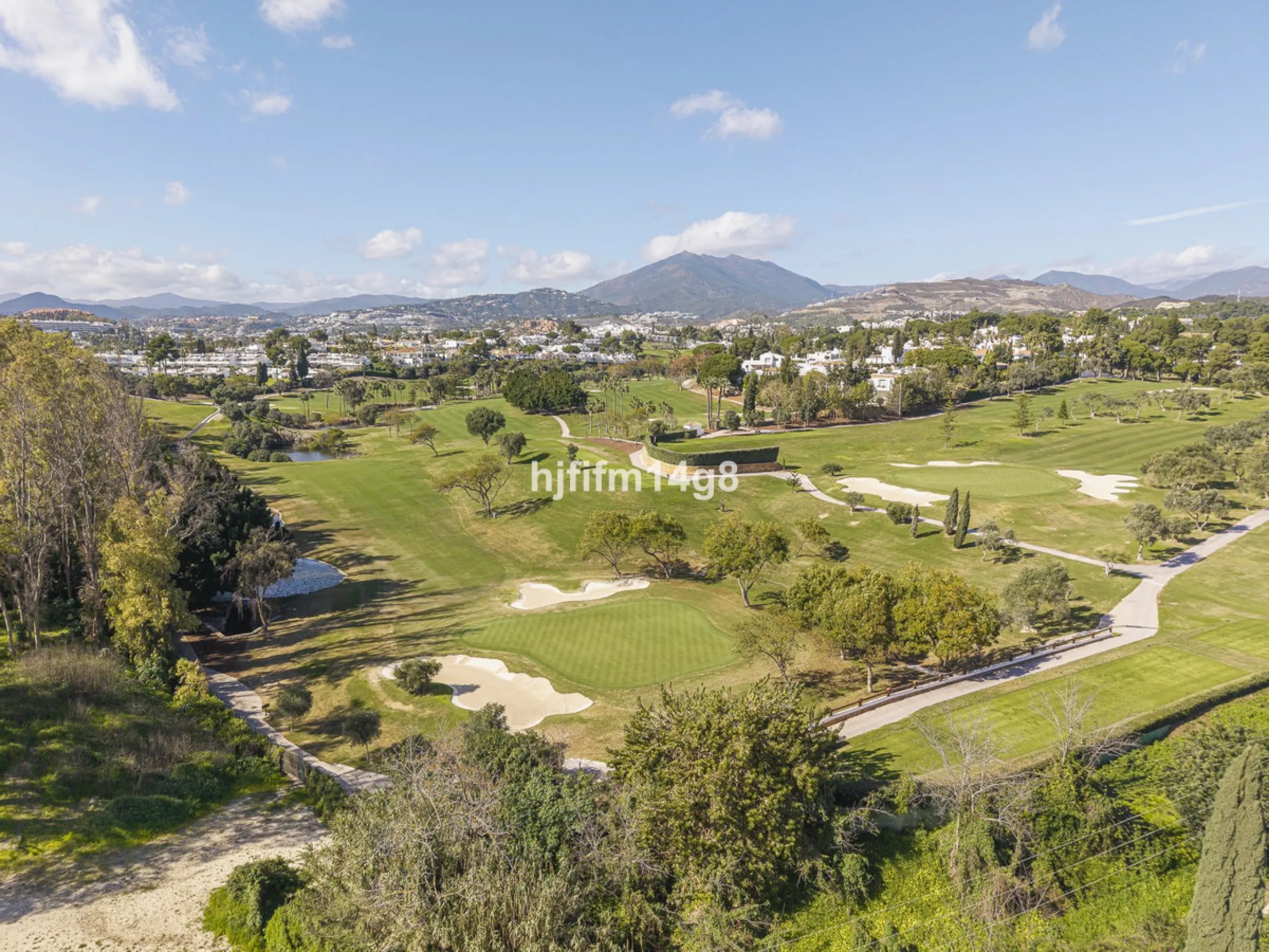We are delighted to present this stunning, fully refurbished 4-bedroom townhouse located in the sought-after San Javier urbanisation in Nueva Andalucía, within the prestigious Marbella area. Set in a charming and very intimate residential community of jus
