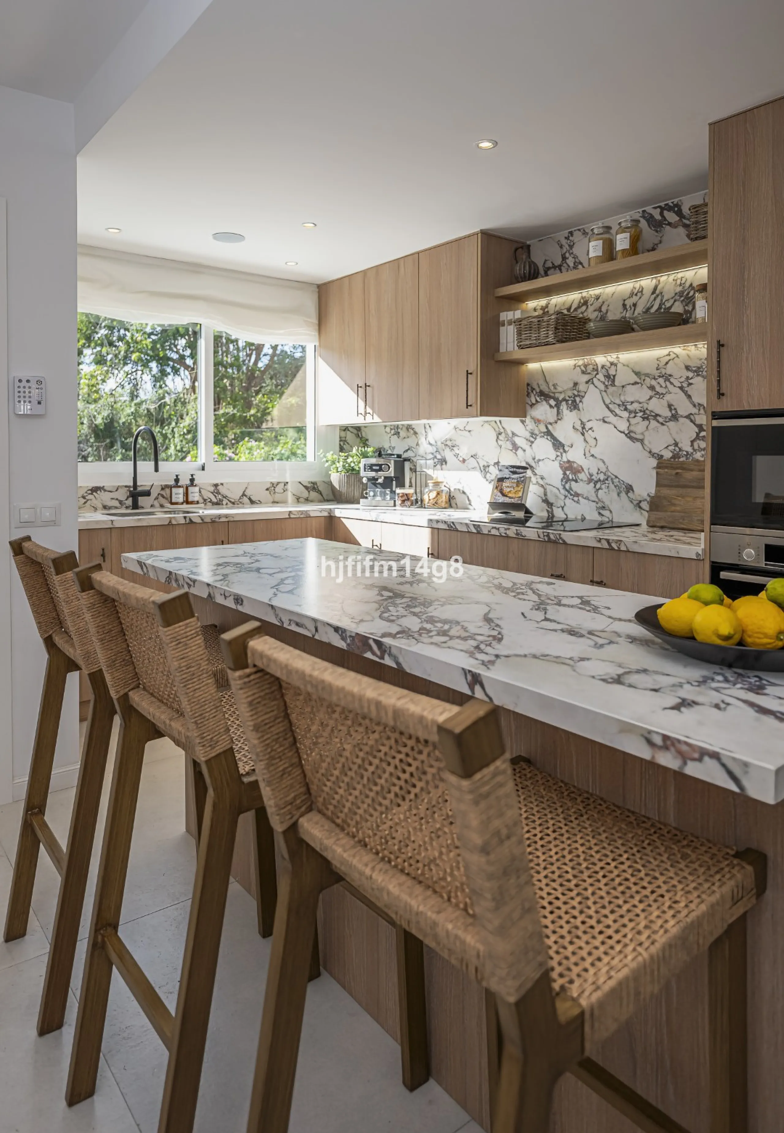 We are delighted to present this stunning, fully refurbished 4-bedroom townhouse located in the sought-after San Javier urbanisation in Nueva Andalucía, within the prestigious Marbella area. Set in a charming and very intimate residential community of jus