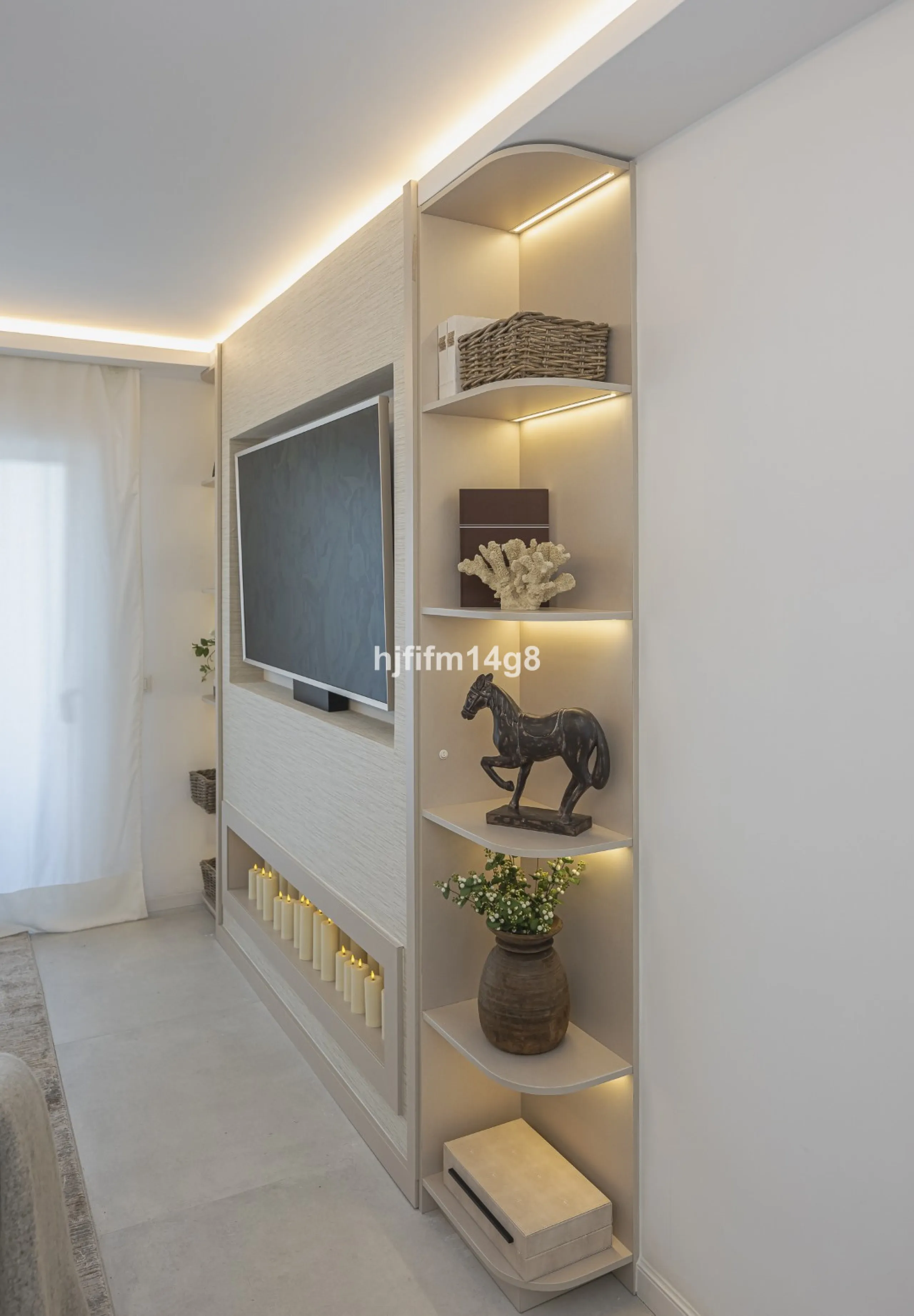 We are delighted to present this stunning, fully refurbished 4-bedroom townhouse located in the sought-after San Javier urbanisation in Nueva Andalucía, within the prestigious Marbella area. Set in a charming and very intimate residential community of jus