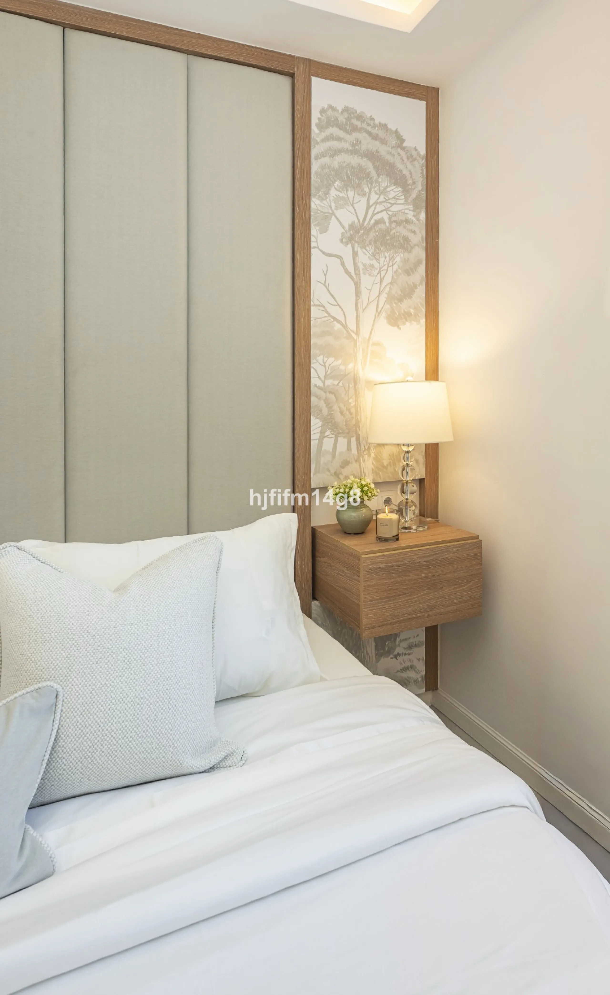 We are delighted to present this stunning, fully refurbished 4-bedroom townhouse located in the sought-after San Javier urbanisation in Nueva Andalucía, within the prestigious Marbella area. Set in a charming and very intimate residential community of jus