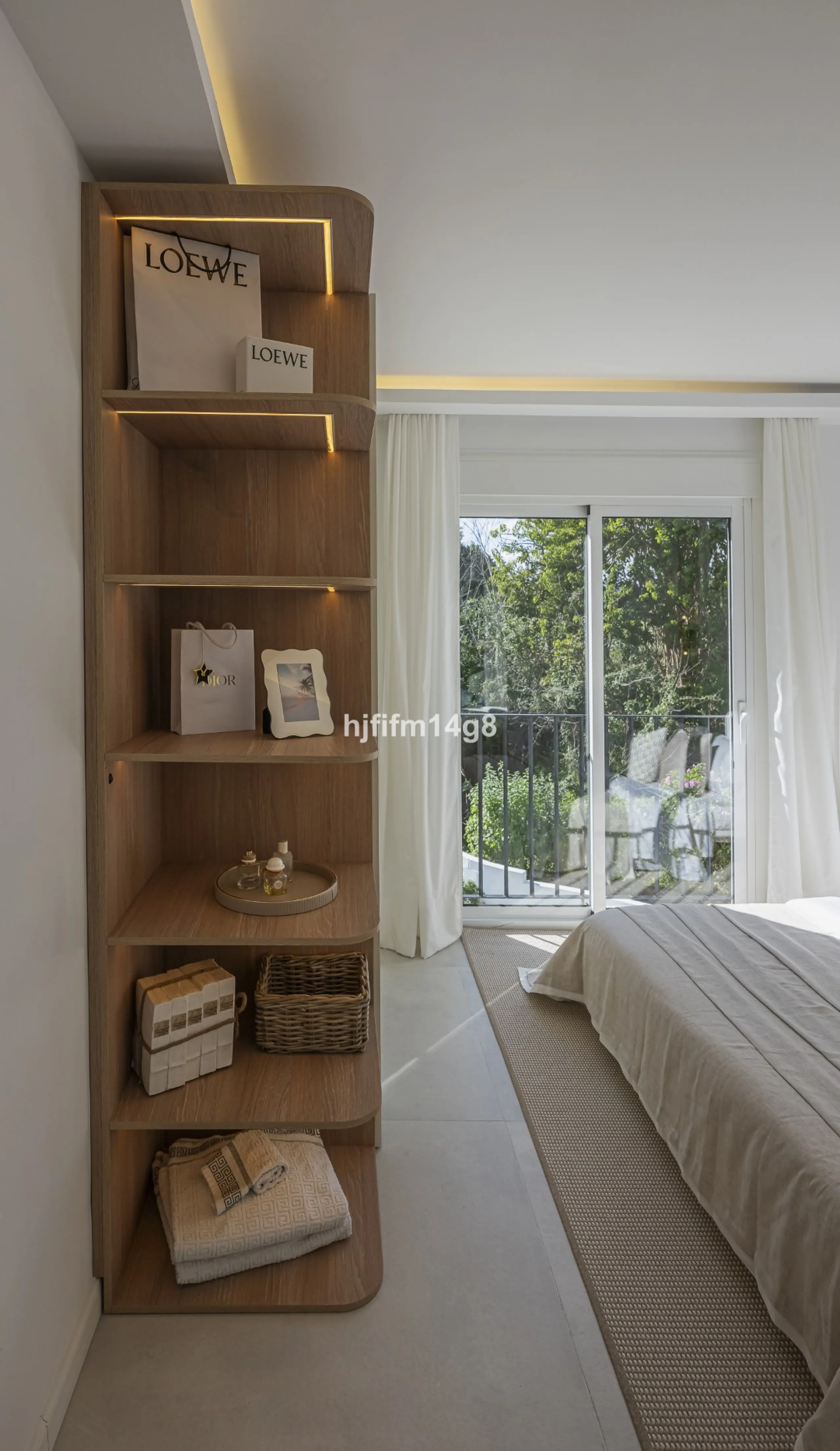 We are delighted to present this stunning, fully refurbished 4-bedroom townhouse located in the sought-after San Javier urbanisation in Nueva Andalucía, within the prestigious Marbella area. Set in a charming and very intimate residential community of jus