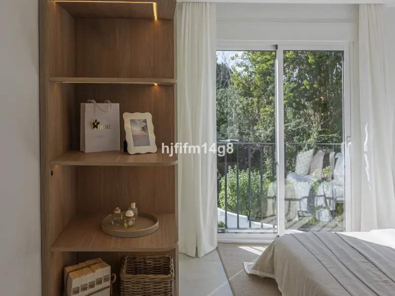 We are delighted to present this stunning, fully refurbished 4-bedroom townhouse located in the sought-after San Javier urbanisation in Nueva Andalucía, within the prestigious Marbella area. Set in a charming and very intimate residential community of jus