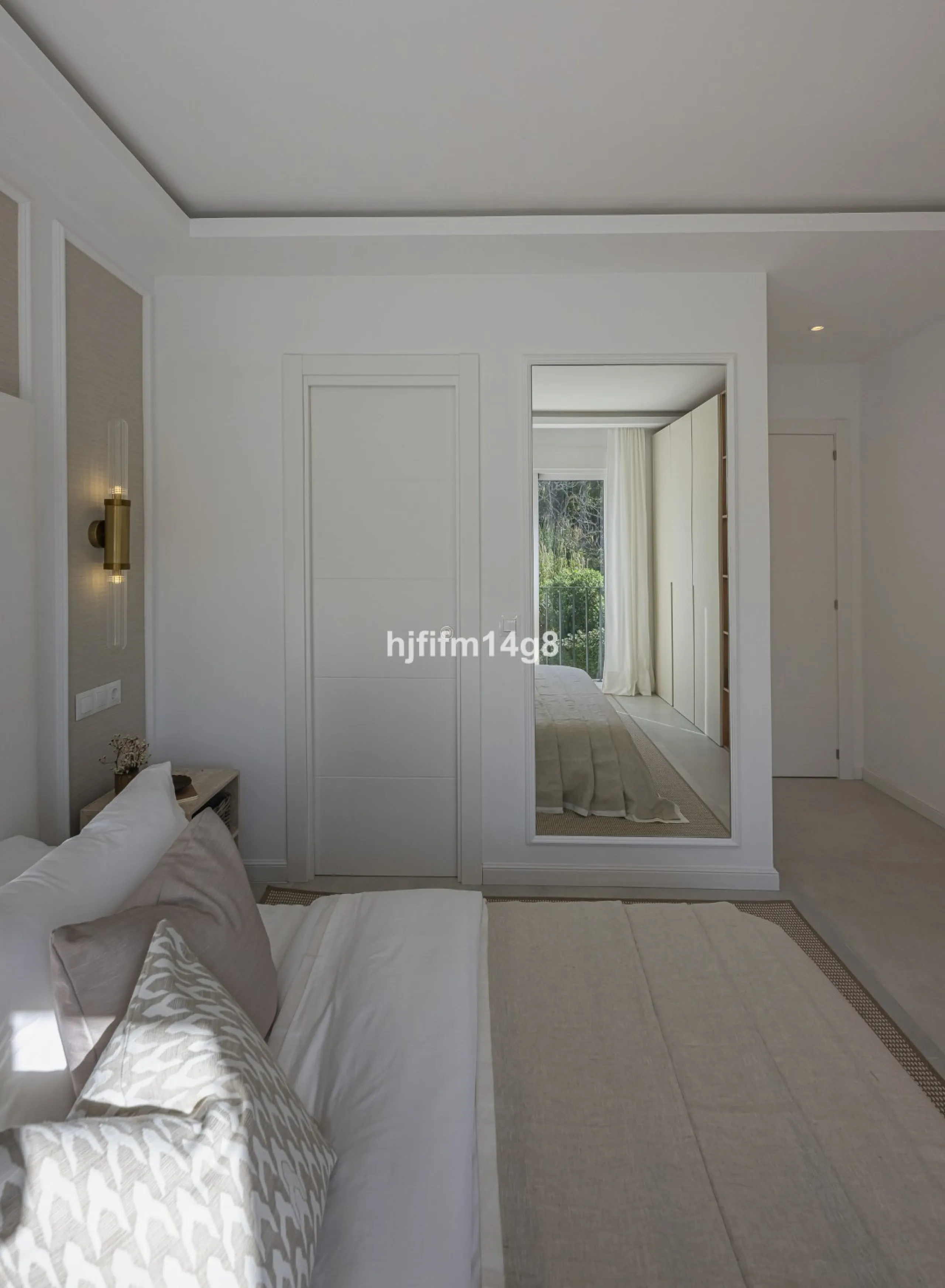 We are delighted to present this stunning, fully refurbished 4-bedroom townhouse located in the sought-after San Javier urbanisation in Nueva Andalucía, within the prestigious Marbella area. Set in a charming and very intimate residential community of jus