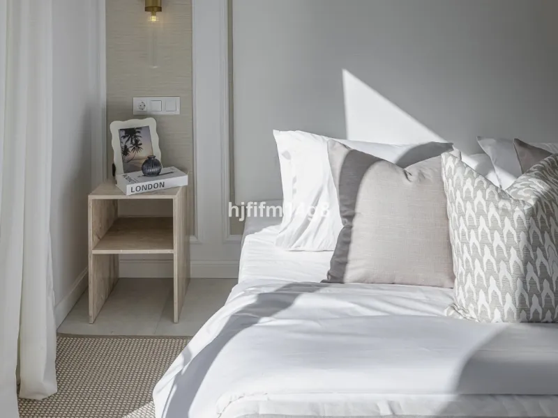 We are delighted to present this stunning, fully refurbished 4-bedroom townhouse located in the sought-after San Javier urbanisation in Nueva Andalucía, within the prestigious Marbella area. Set in a charming and very intimate residential community of jus