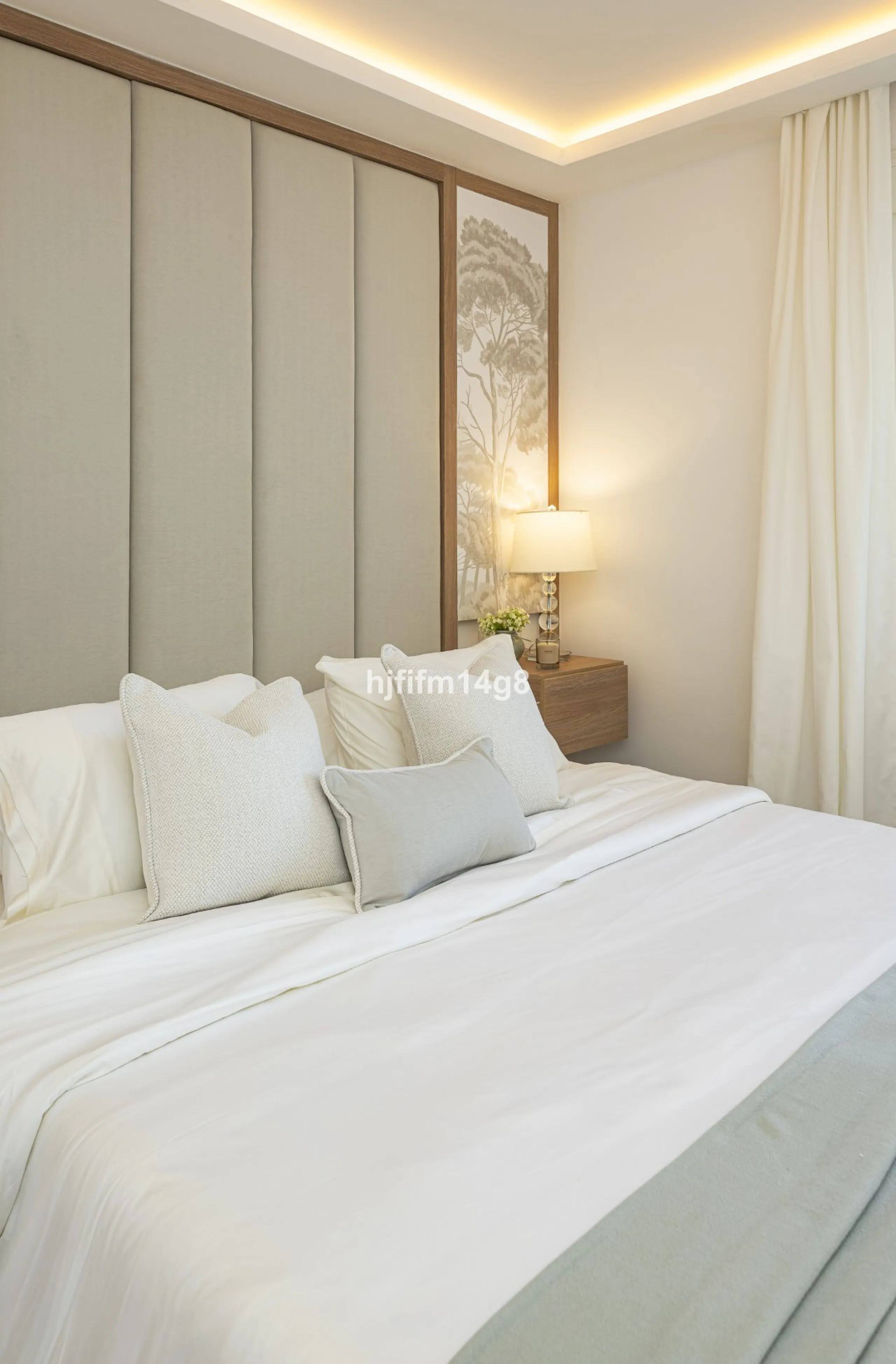 We are delighted to present this stunning, fully refurbished 4-bedroom townhouse located in the sought-after San Javier urbanisation in Nueva Andalucía, within the prestigious Marbella area. Set in a charming and very intimate residential community of jus