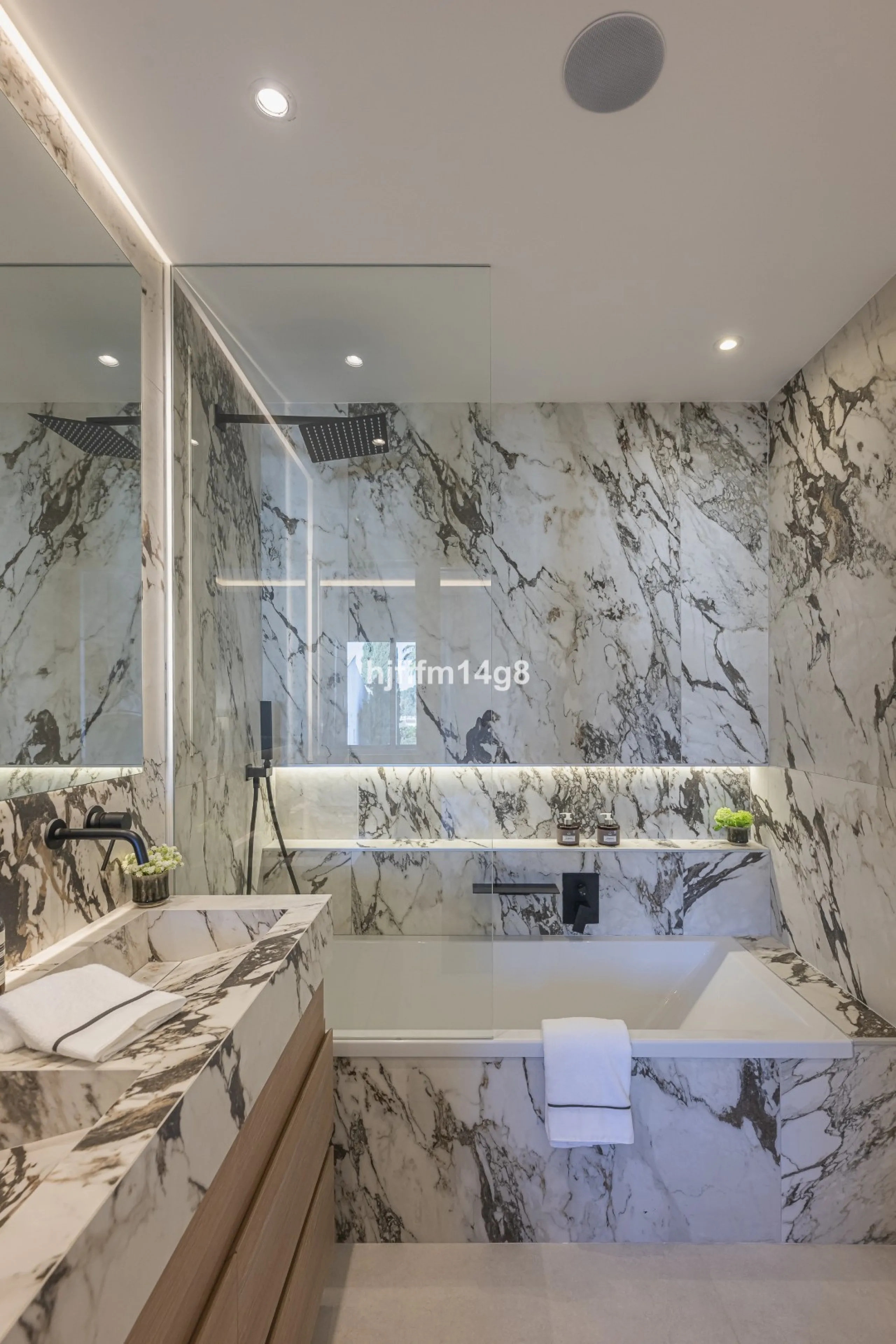 We are delighted to present this stunning, fully refurbished 4-bedroom townhouse located in the sought-after San Javier urbanisation in Nueva Andalucía, within the prestigious Marbella area. Set in a charming and very intimate residential community of jus