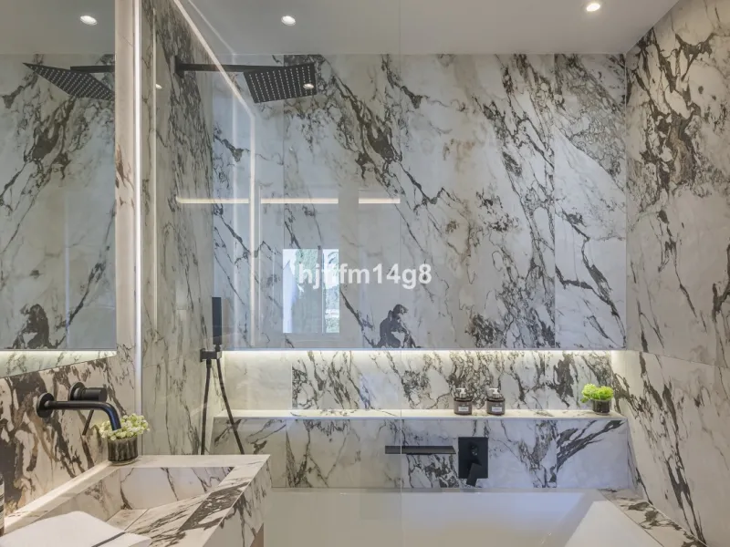 We are delighted to present this stunning, fully refurbished 4-bedroom townhouse located in the sought-after San Javier urbanisation in Nueva Andalucía, within the prestigious Marbella area. Set in a charming and very intimate residential community of jus