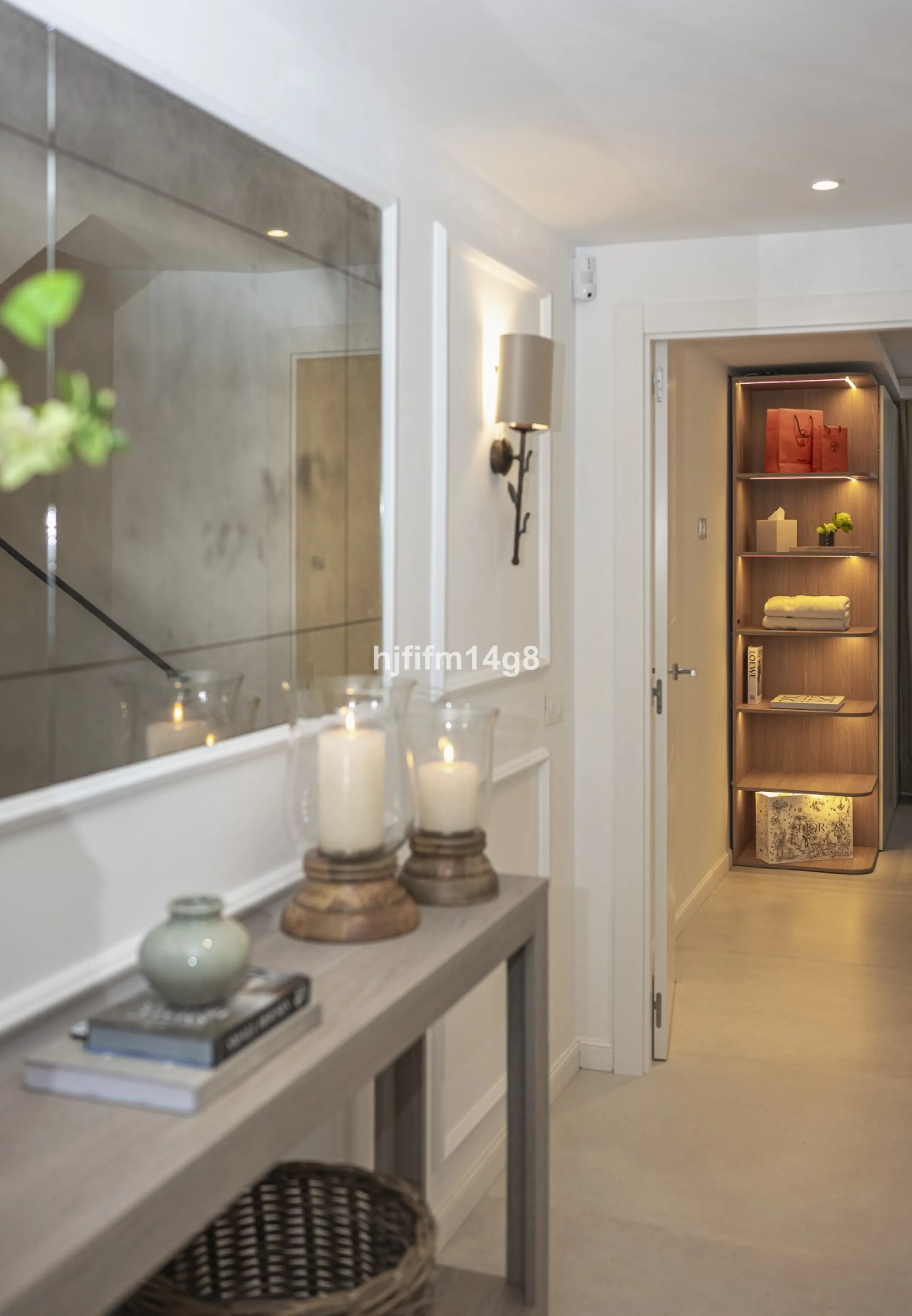 We are delighted to present this stunning, fully refurbished 4-bedroom townhouse located in the sought-after San Javier urbanisation in Nueva Andalucía, within the prestigious Marbella area. Set in a charming and very intimate residential community of jus