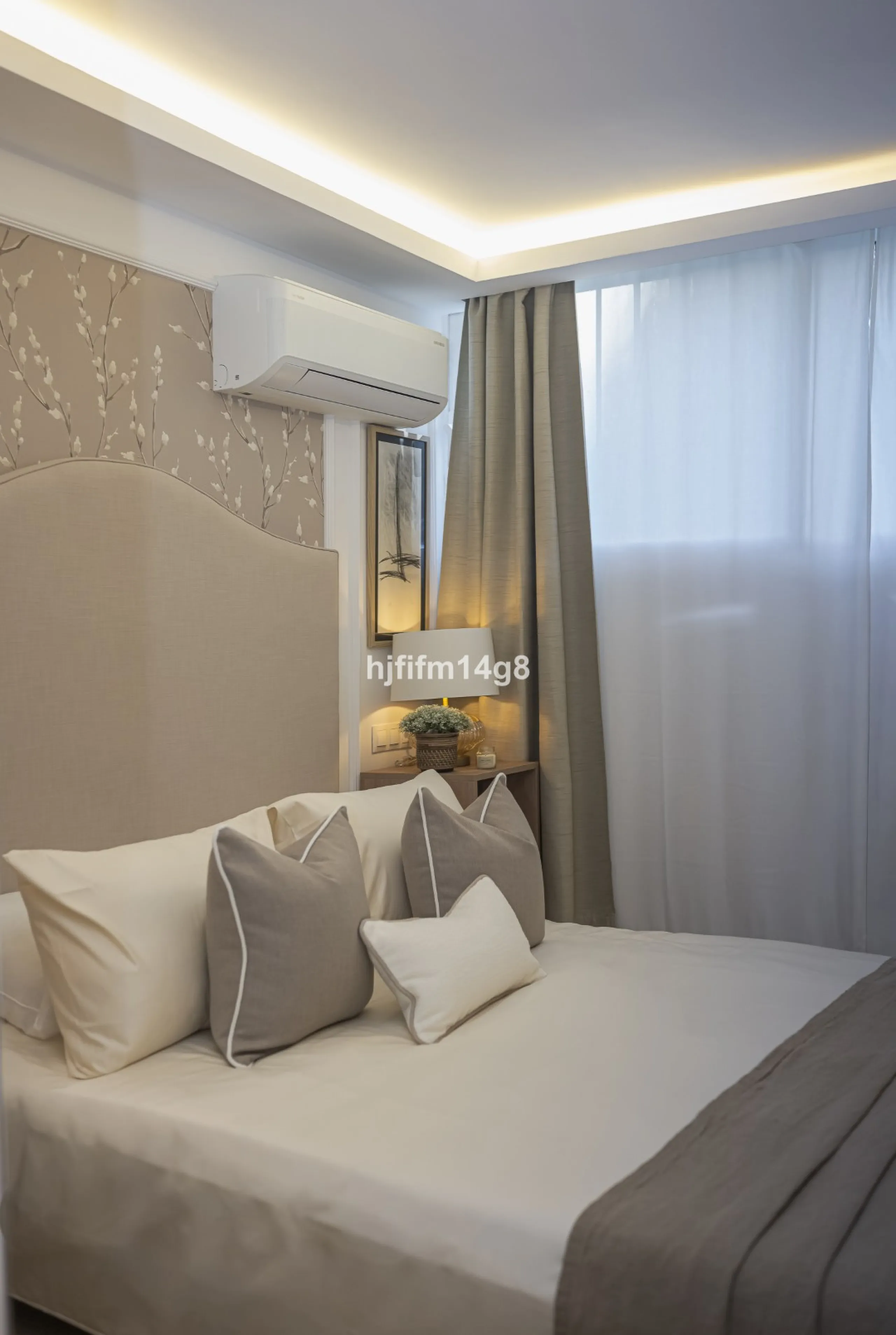 We are delighted to present this stunning, fully refurbished 4-bedroom townhouse located in the sought-after San Javier urbanisation in Nueva Andalucía, within the prestigious Marbella area. Set in a charming and very intimate residential community of jus