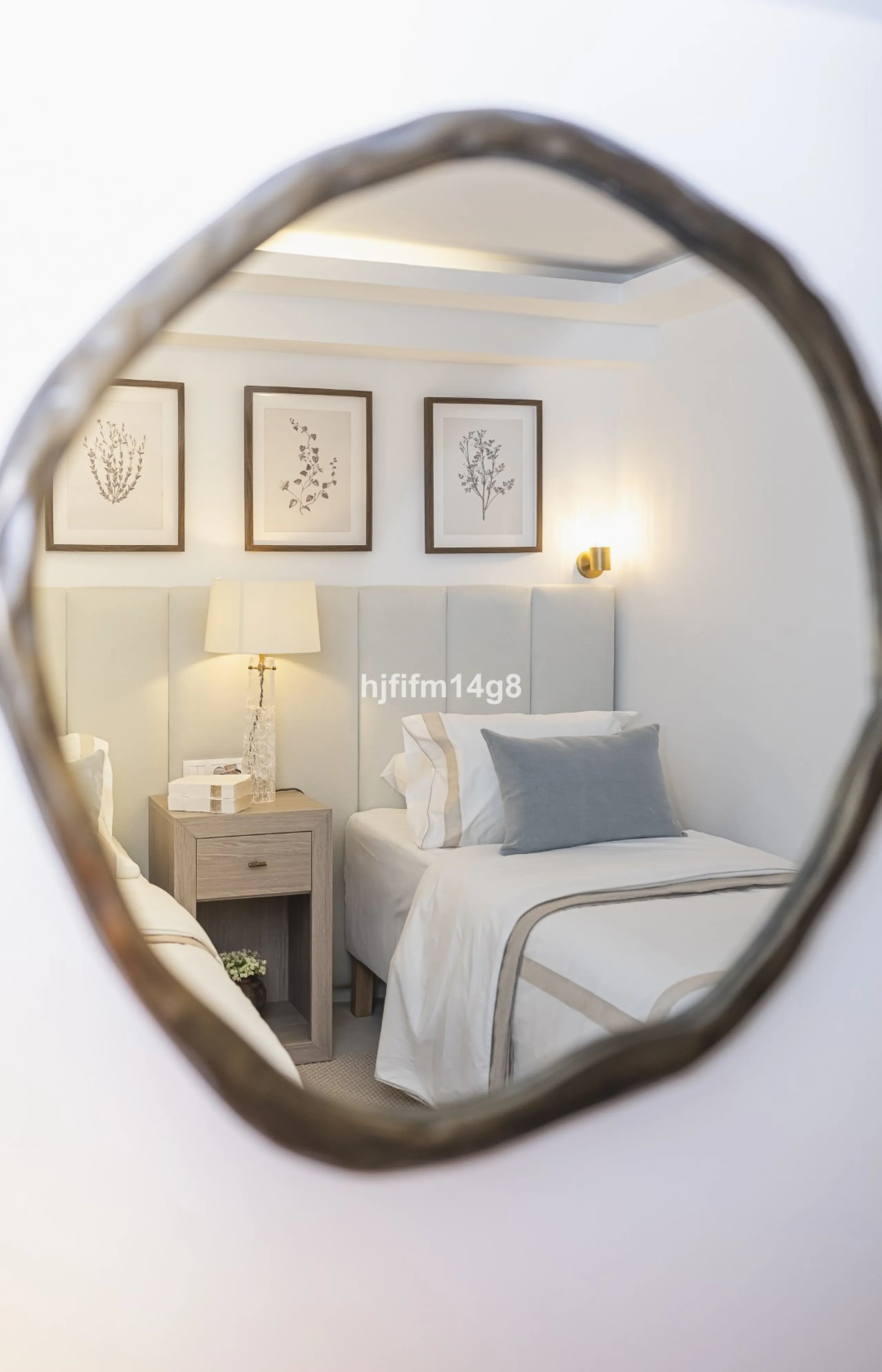 We are delighted to present this stunning, fully refurbished 4-bedroom townhouse located in the sought-after San Javier urbanisation in Nueva Andalucía, within the prestigious Marbella area. Set in a charming and very intimate residential community of jus